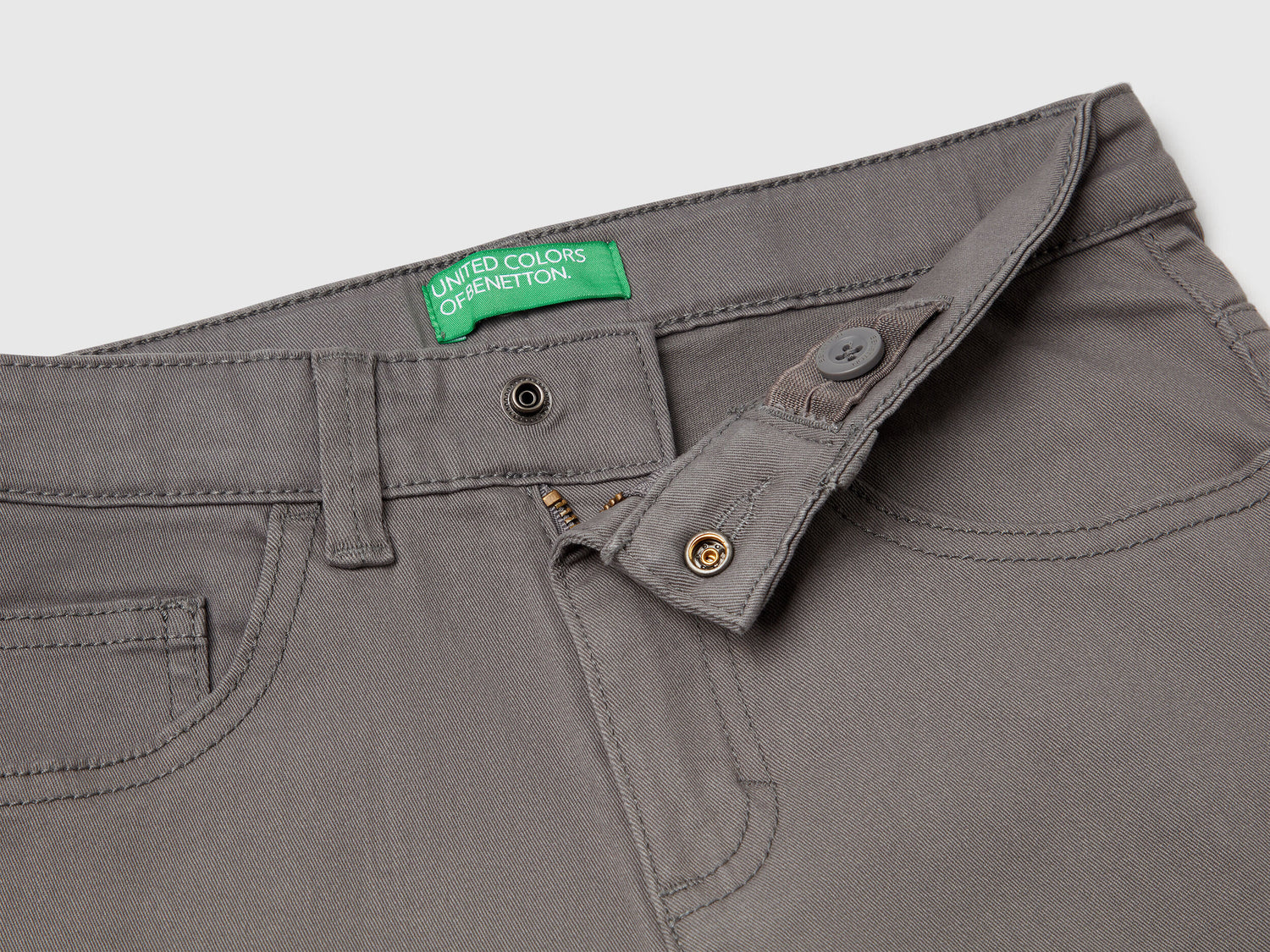 Benetton_Five Pocket Slim Fit Trousers_4TCGCE00P_00W_03