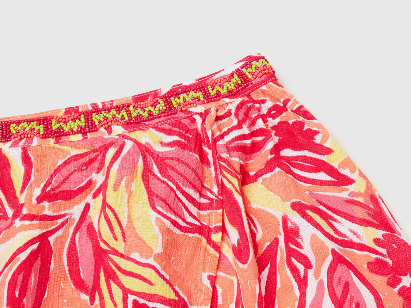 Benetton_Mini Skirt with Tropical Print_4UIAC002E_73K_03