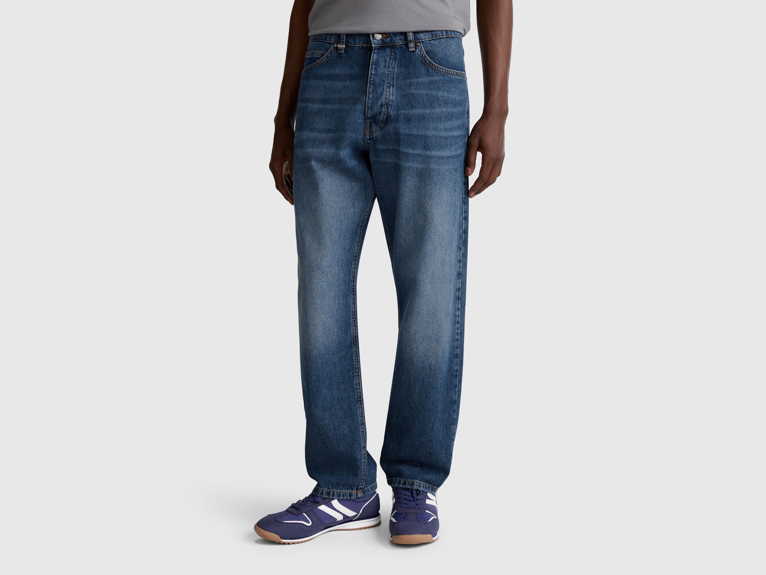 Benetton_Blue_Relaxed Fit Jeans_4VKEUE01D_901_02