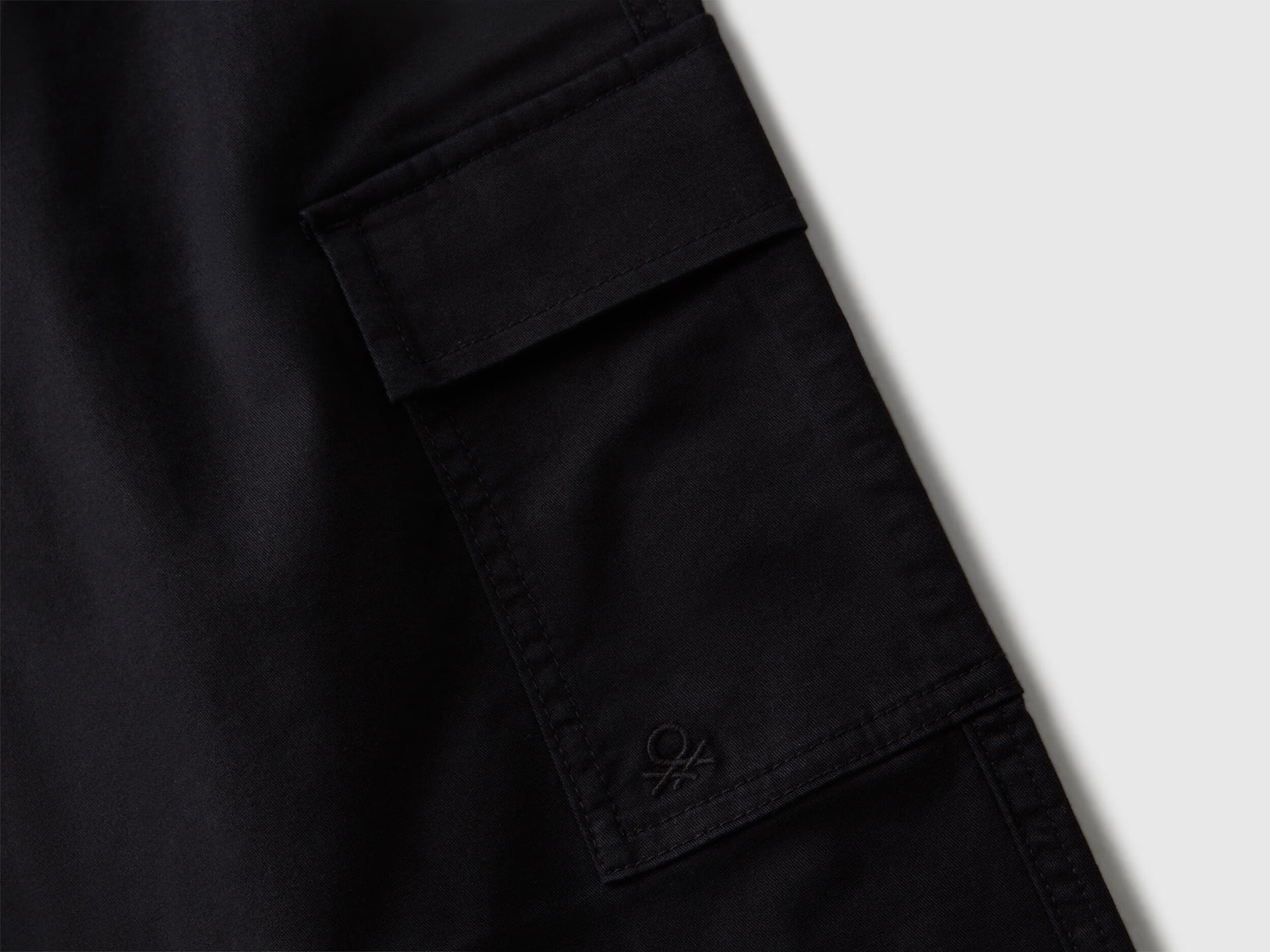 Benetton_Black_Parachute Trousers in Stretch Cotton_4XZXCF04I_100_03