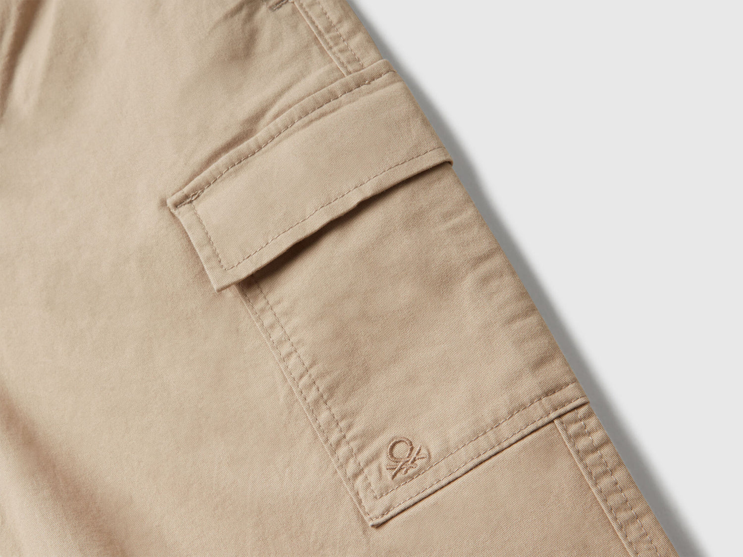 Benetton_Beige_Parachute Trousers in Stretch Cotton_4XZXCF04I_39A_03