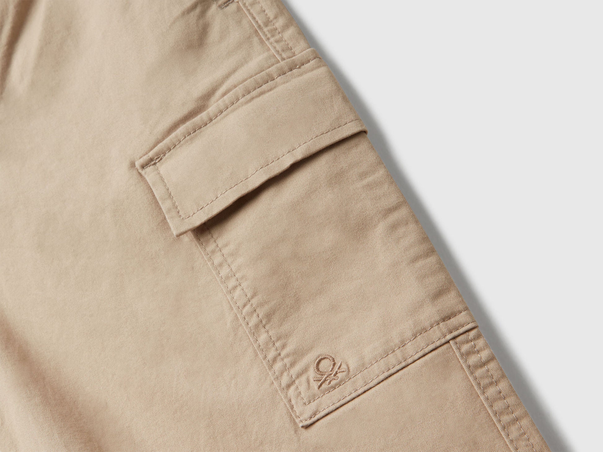 Benetton_Beige_Parachute Trousers in Stretch Cotton_4XZXCF04I_39A_03