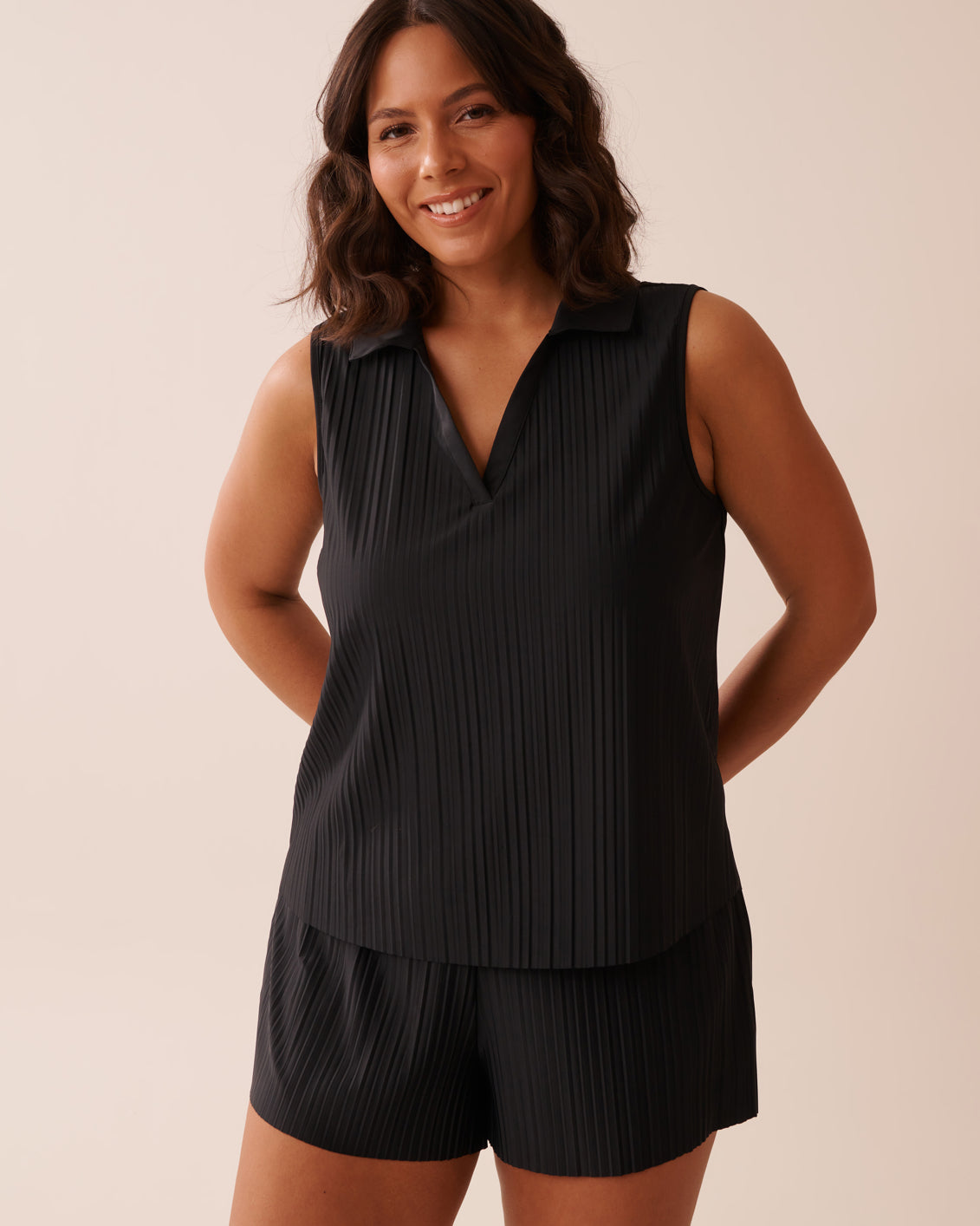 La Vie en Rose_Black Beauty_Lightweight Pleated Effect Shirt Collar Cami_50100105_00001_04