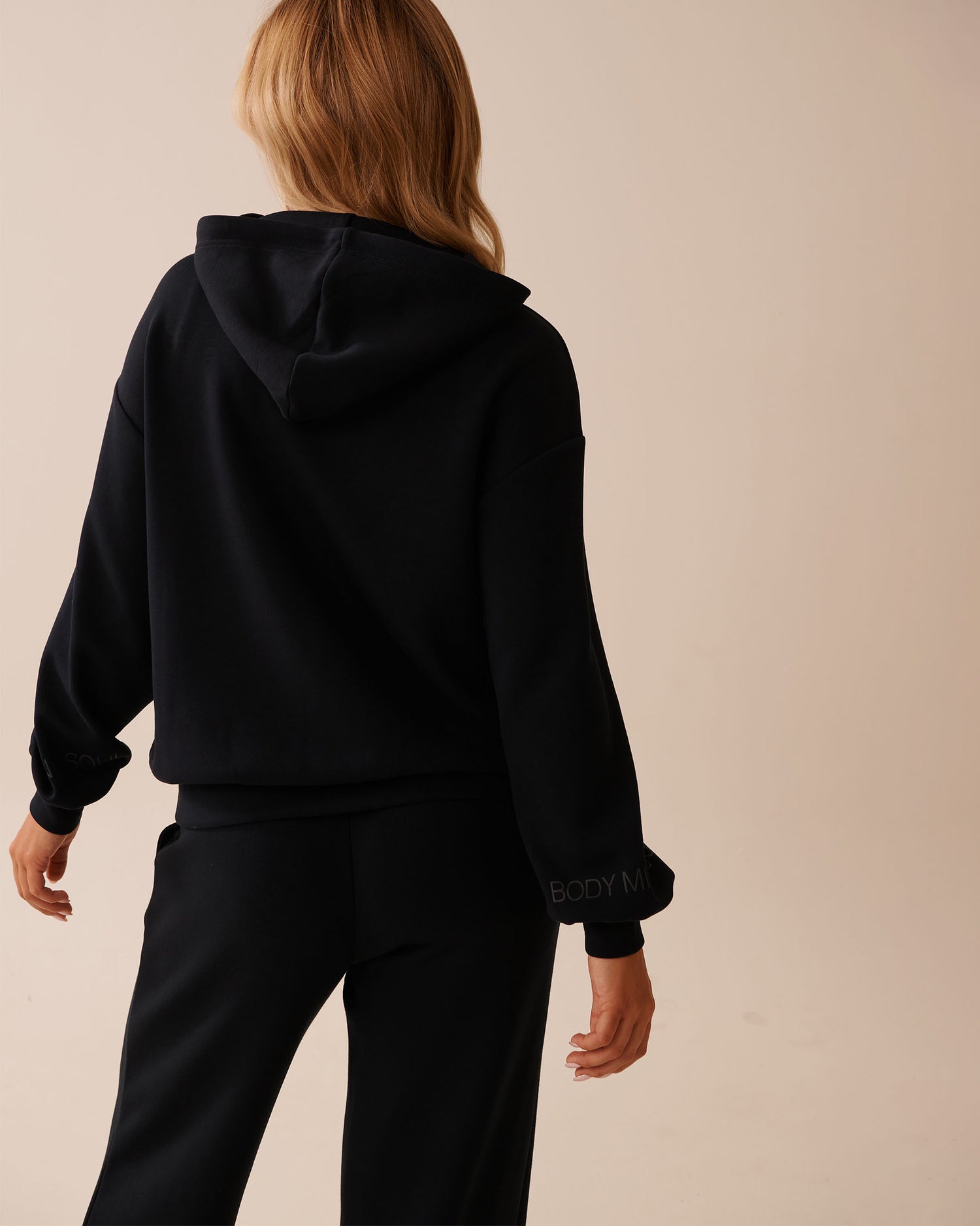 La Vie en Rose_Black Beauty_Zip-up Hoodie_50100109_00001_02