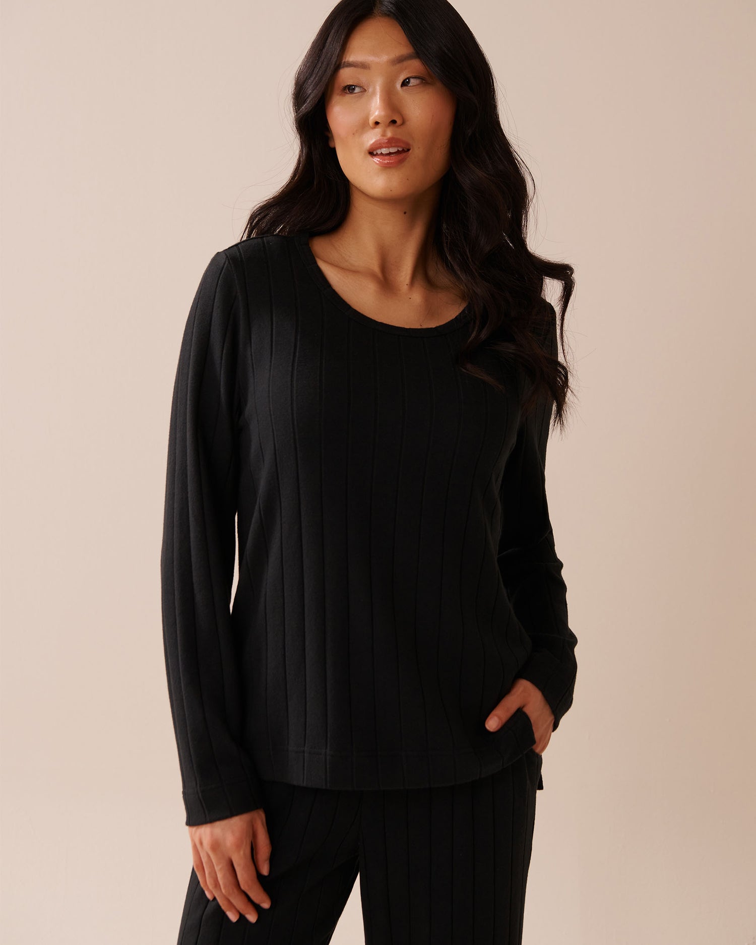 La Vie en Rose_Black Beauty_Ribbed Long Sleeve Shirt_50100112_00001_01