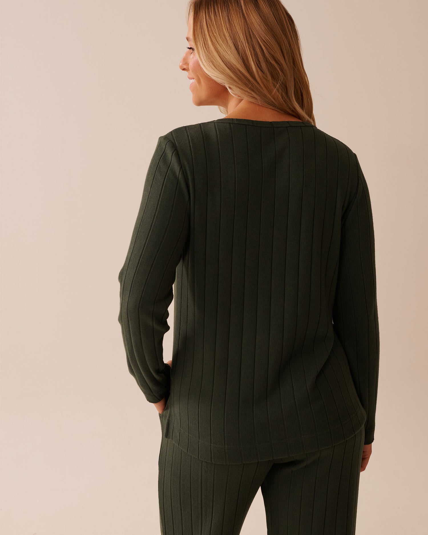 La Vie en Rose_Duffel Bag_Ribbed Long Sleeve Shirt_50100112_30076_02