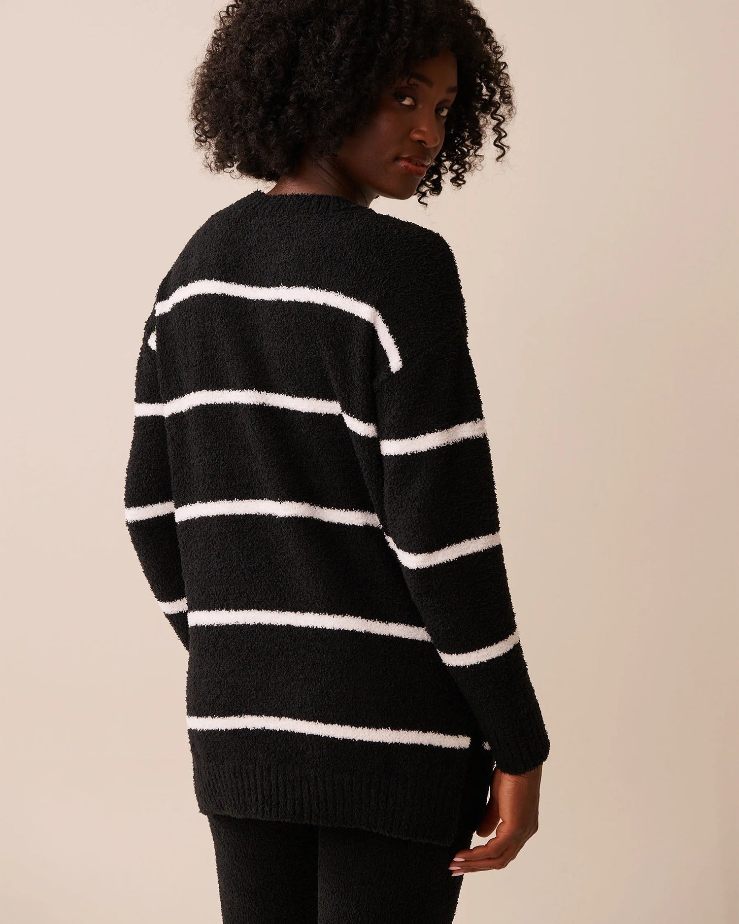 La Vie en Rose_Black &amp; Snow Stripes_Chenille Long Sleeve Shirt_50100114_P00450_02
