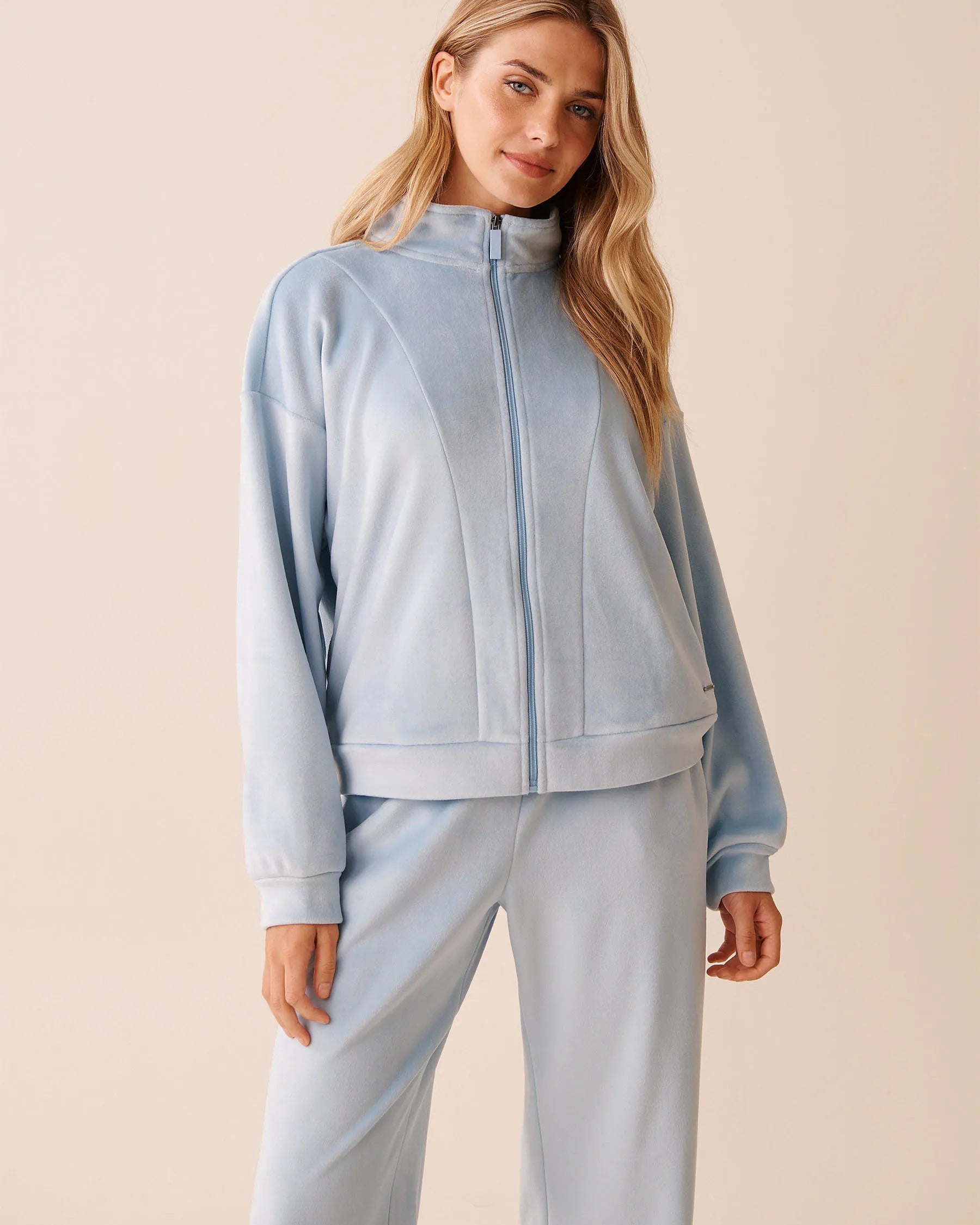 La Vie en Rose_Cashmere Blue_Velvet Zip-Up Sweatshirt_50100119_40248_01