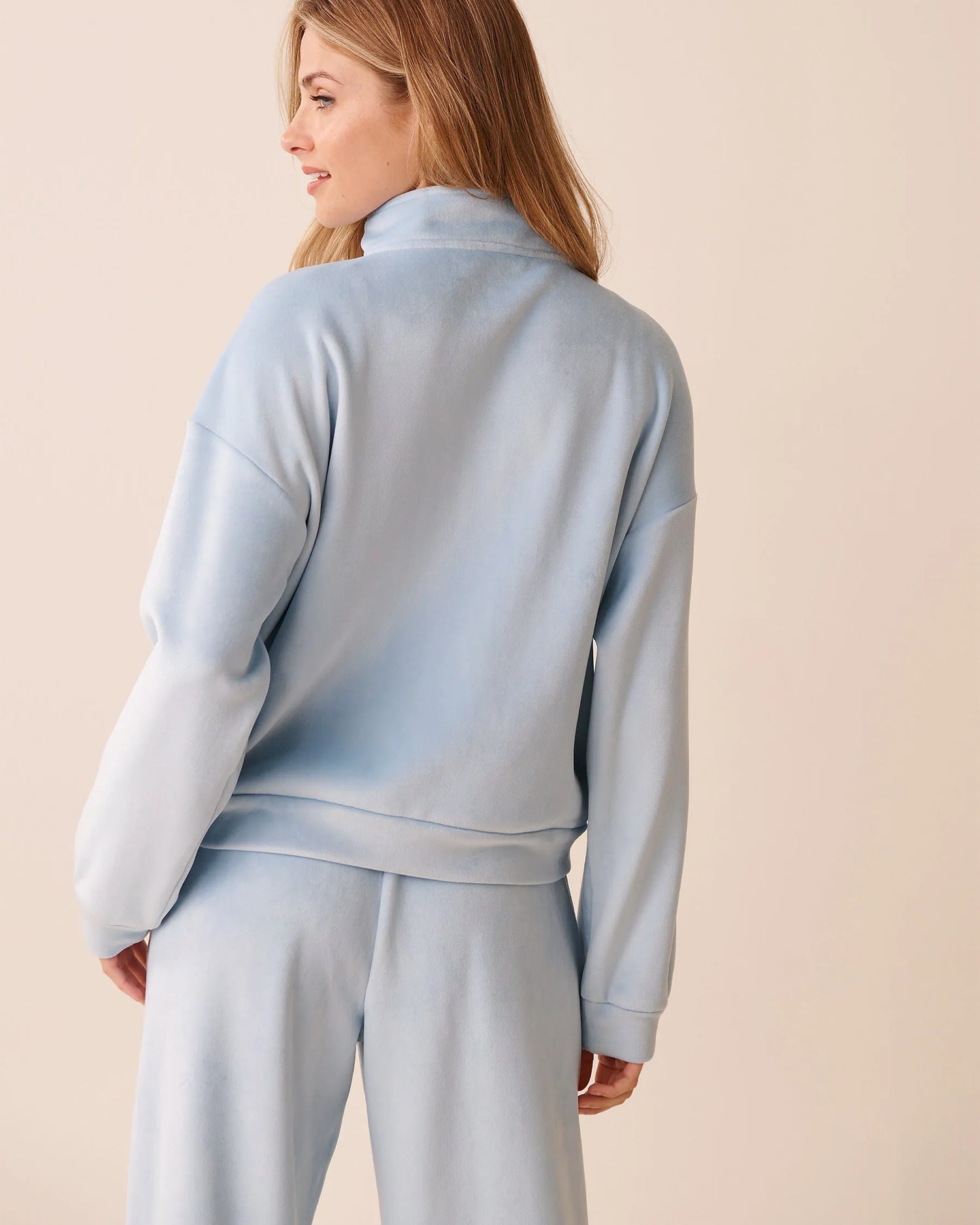 La Vie en Rose_Cashmere Blue_Velvet Zip-Up Sweatshirt_50100119_40248_02