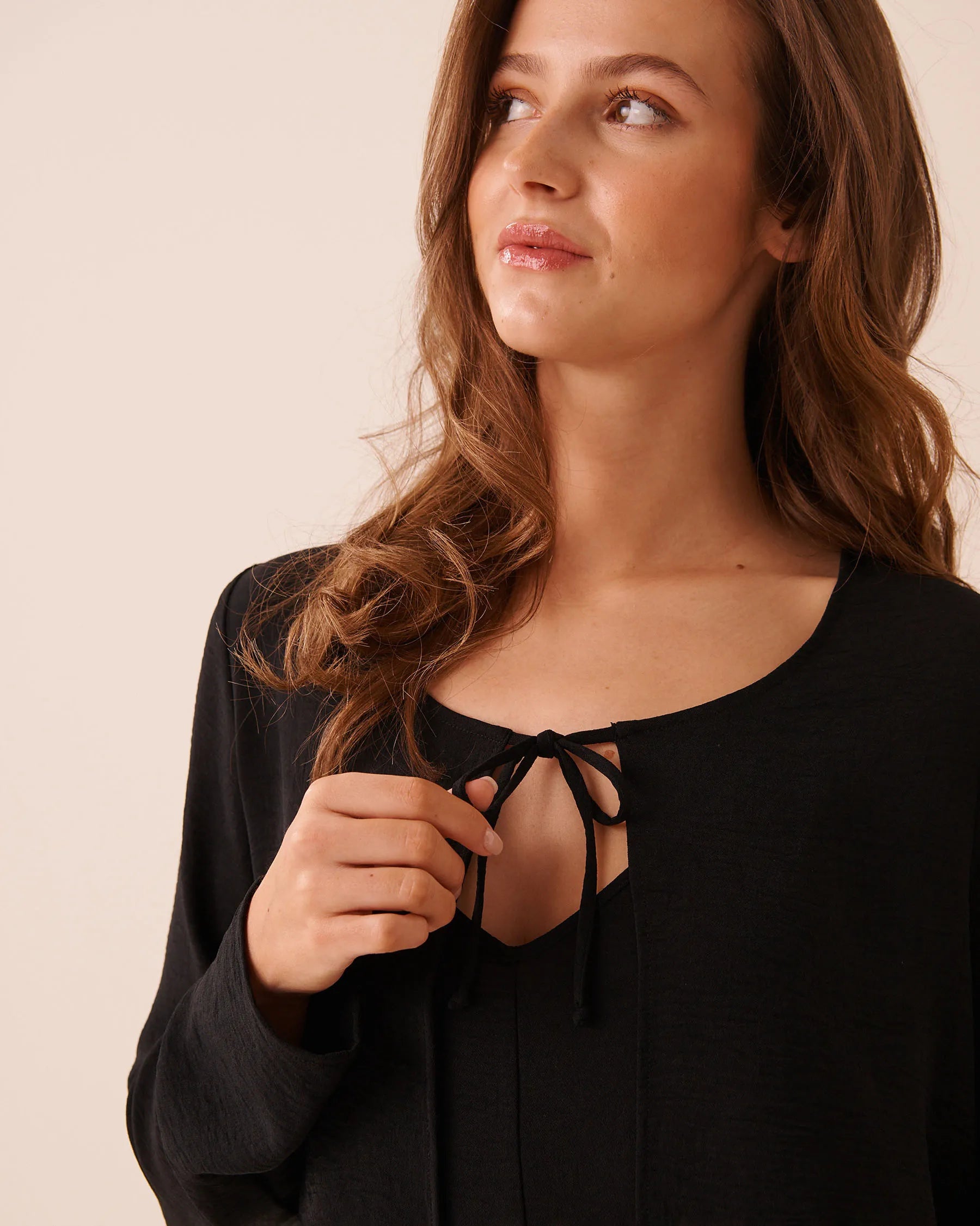 La Vie en Rose Black Beauty Women Tie-Front Crinkle Long Sleeve Top SKU: 50100133_00001 Image 03