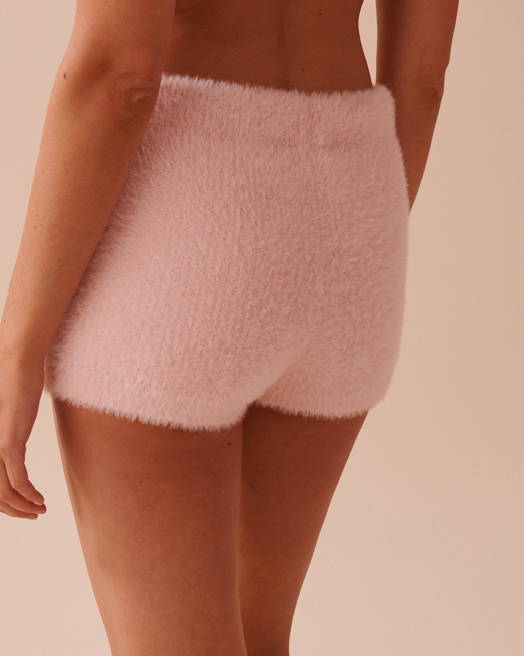 Fluffy Shorts_50200083_60042_02