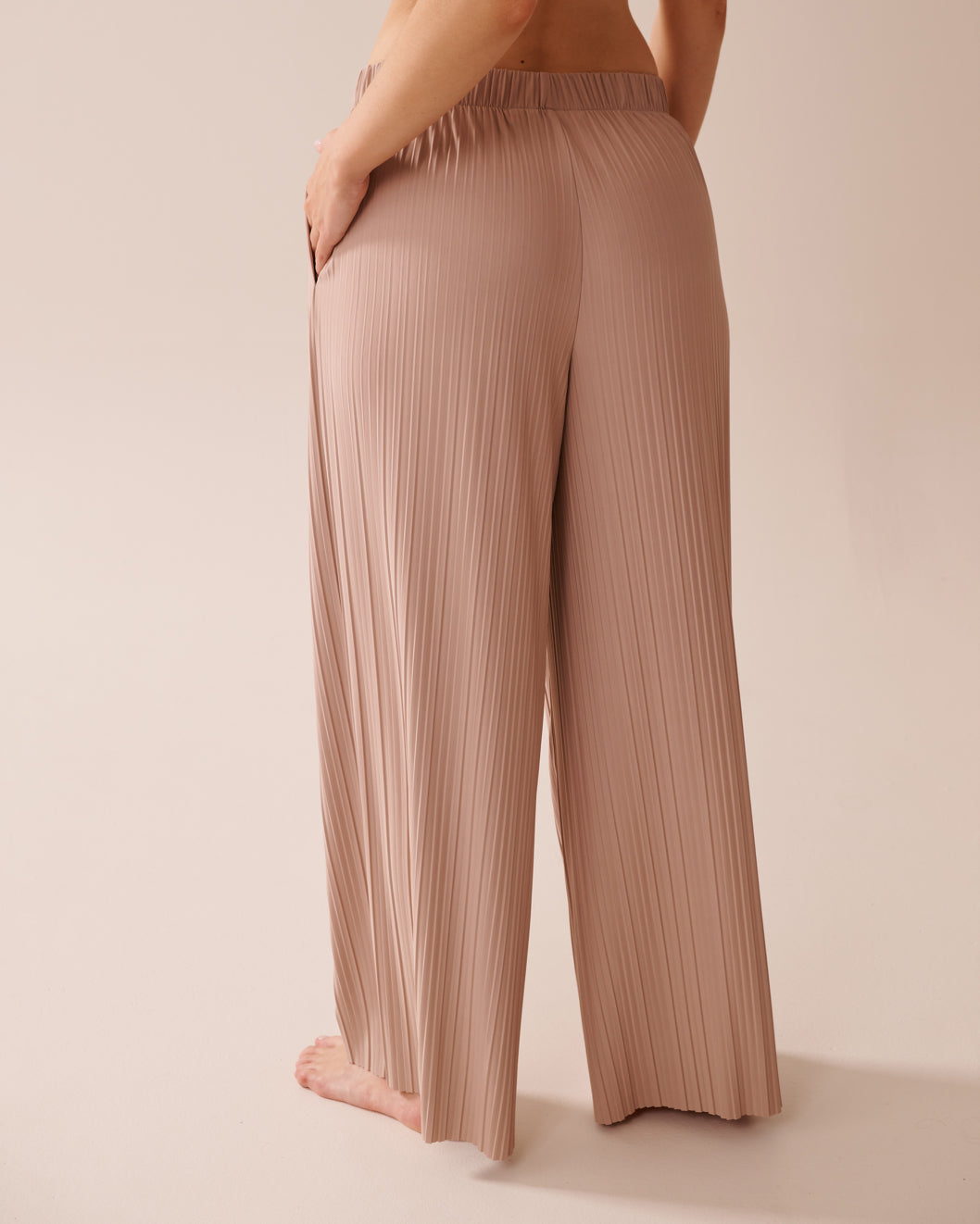 La Vie en Rose_Mushroom_Lightweight Pleated Effect Pants_50200092_20011_02