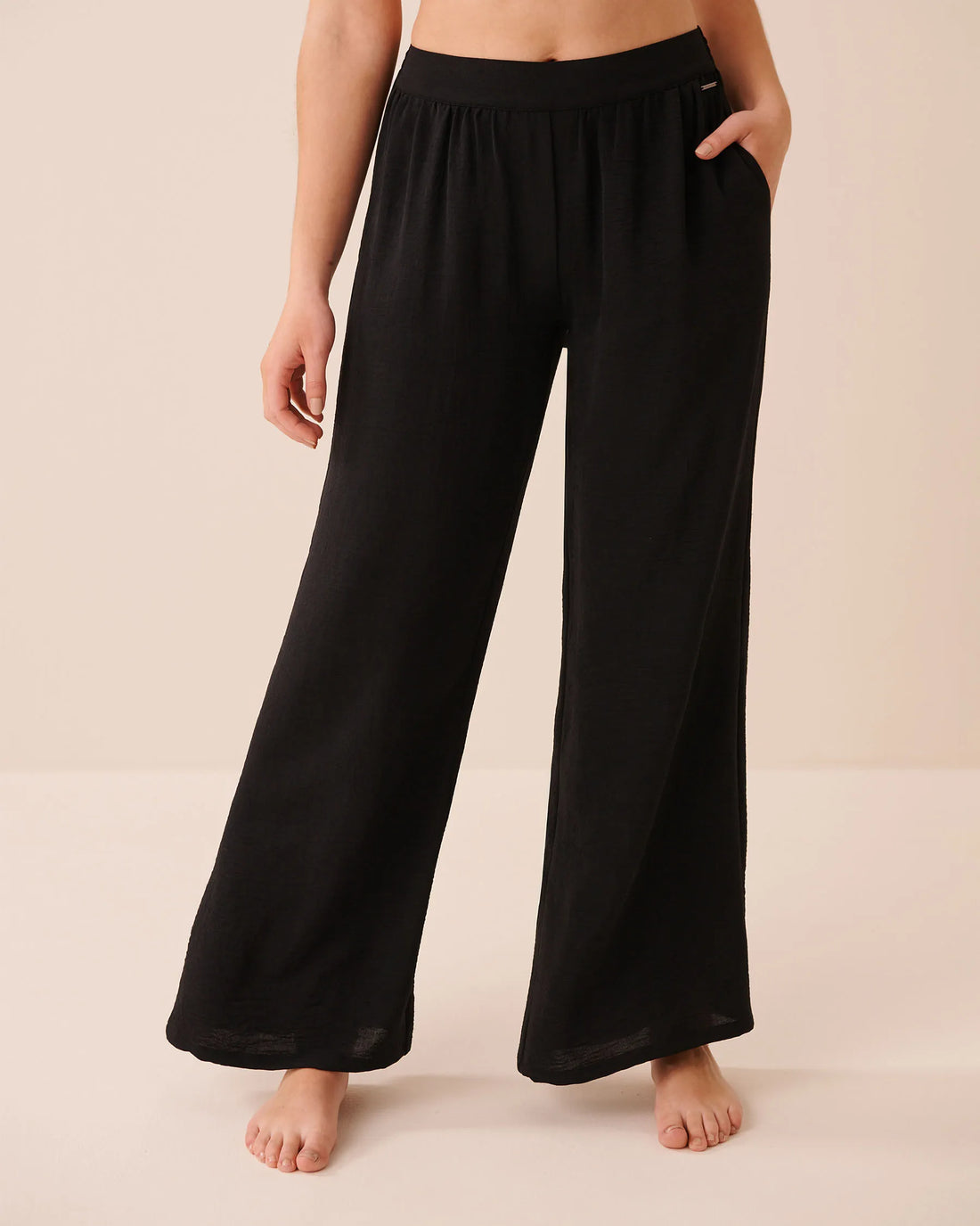 La Vie en Rose Black Beauty Women Wide Leg Crinkle Pants SKU: 50200116_00001 Image 01