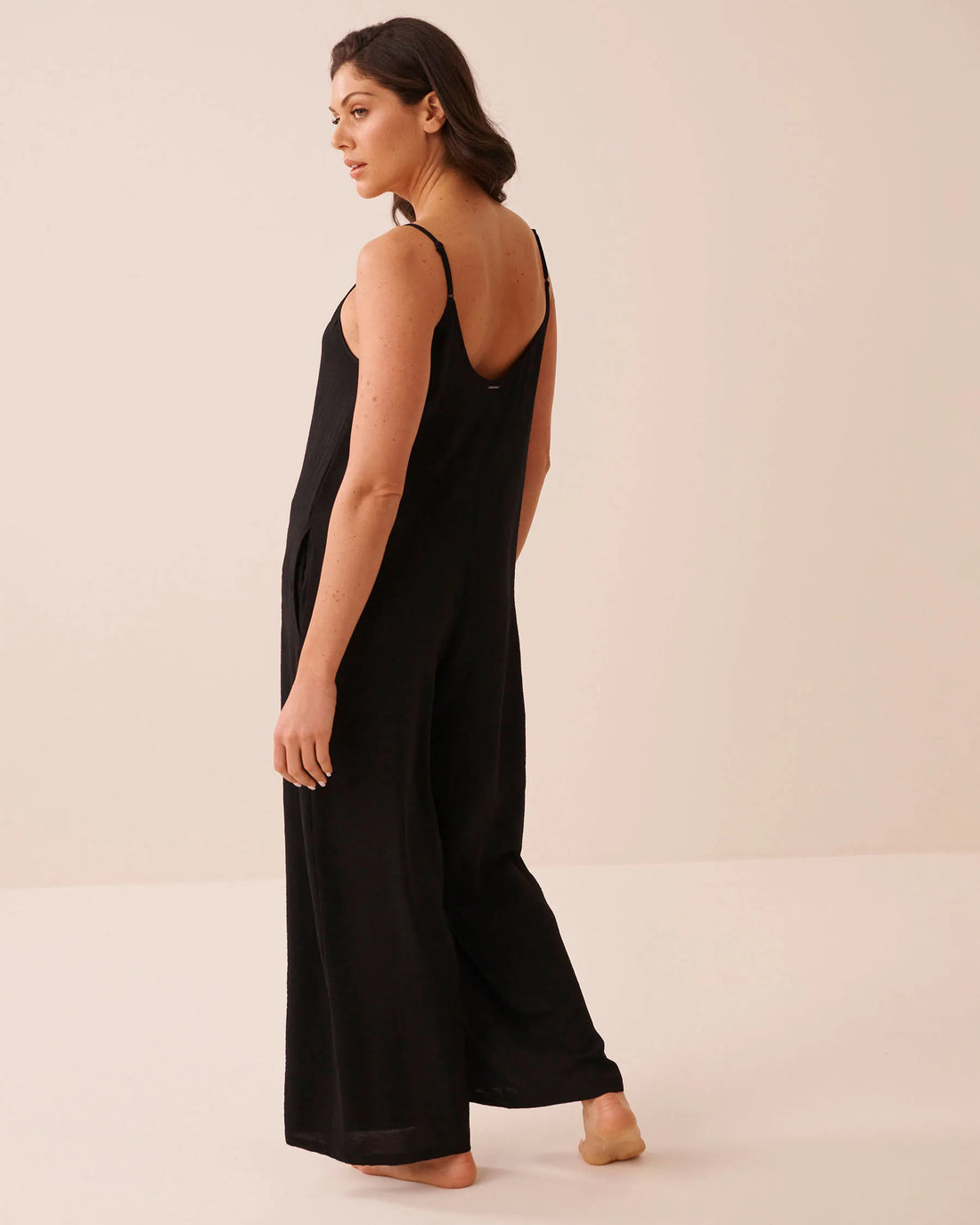 La Vie en Rose Black Beauty Women Wide Leg Crinkle Jumpsuit SKU: 50300012_00001 Image 02
