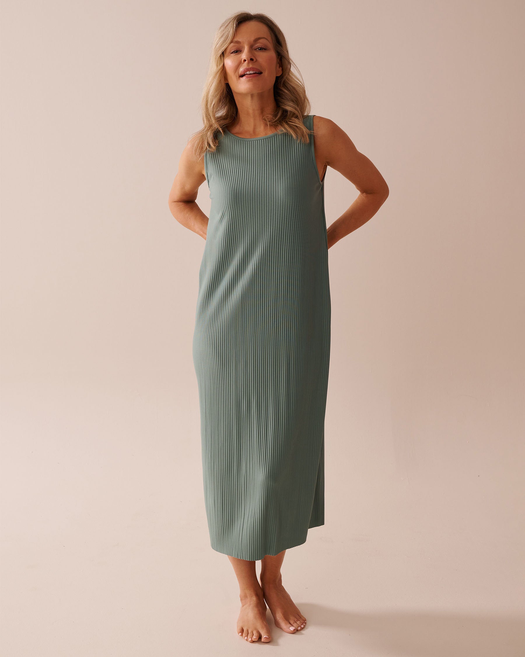 La Vie en Rose_Pleated Effect Long Sleeveless Dress_50400041_30019_01