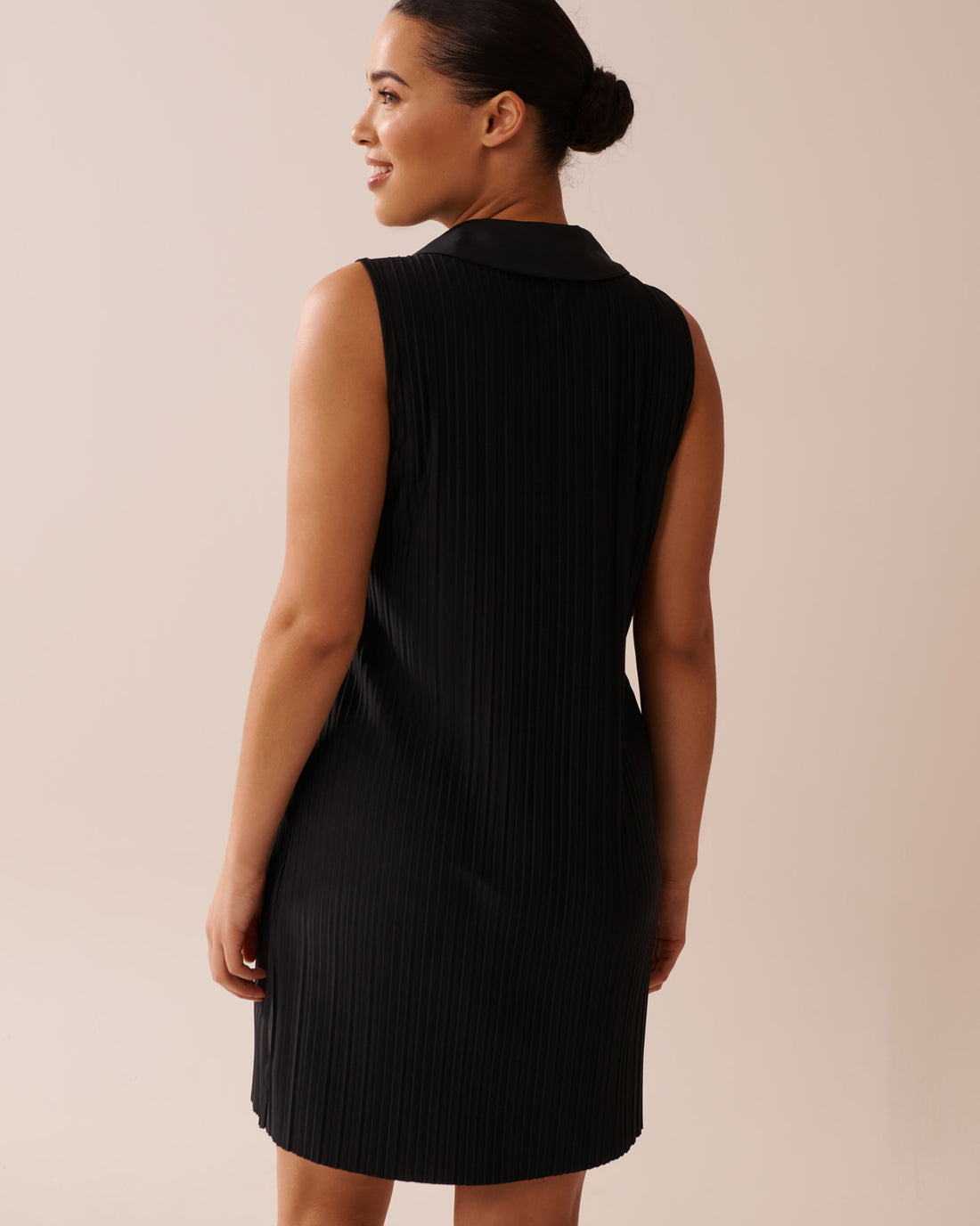 La Vie en Rose_Black Beauty_Lightweight Pleated Effect Shirt Collar Dress_50400042_00001_02