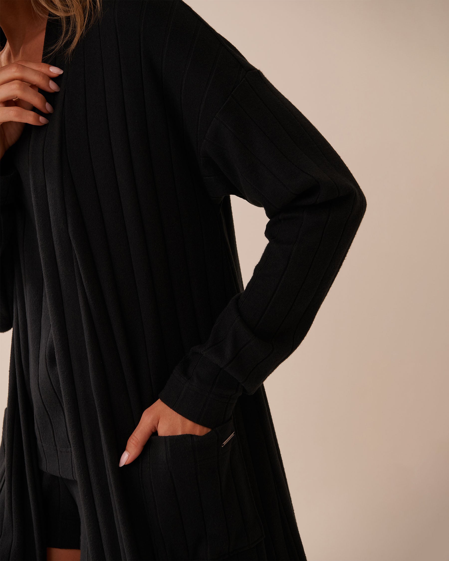 La Vie en Rose_Black Beauty_Ribbed Long Cardigan_50500015_00001_03