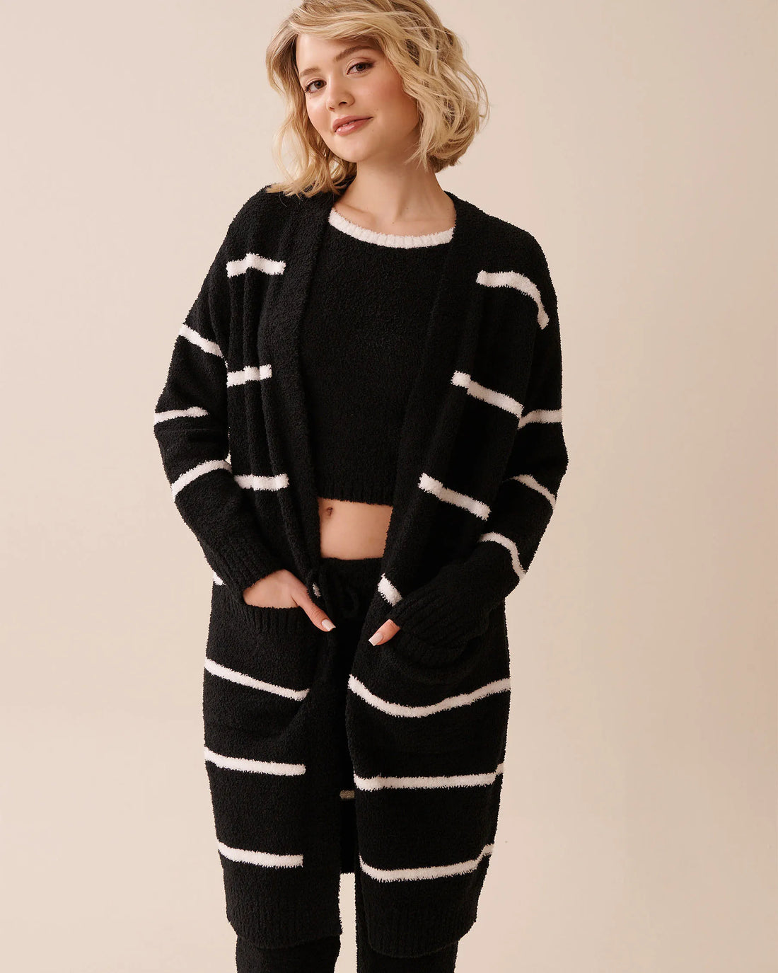 La Vie en Rose_Black & Snow Stripes_Chenille Long Cardigan_50500016_P00450_01