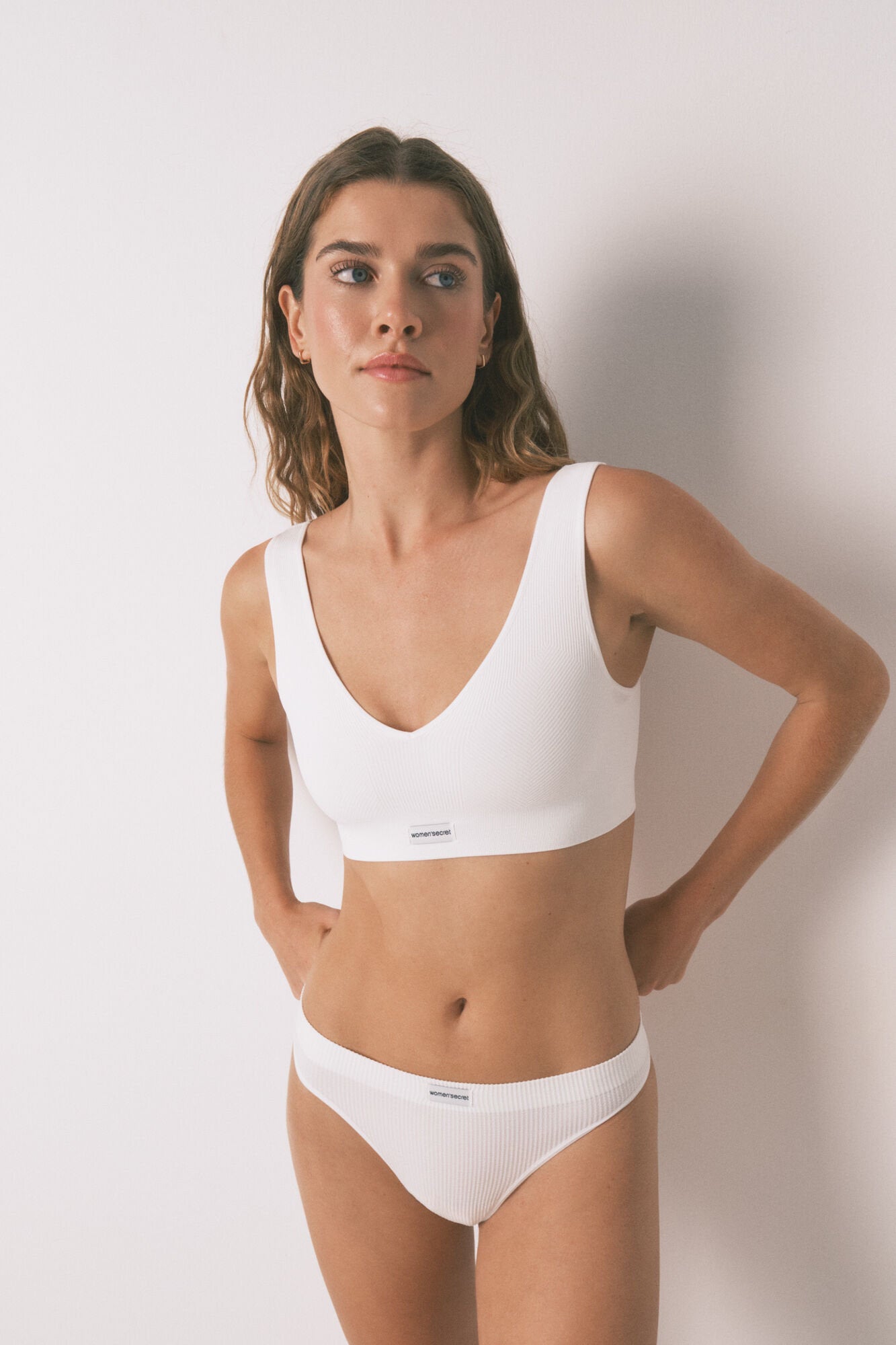 Women Secret_LOVELY Ivory Ribbed Seamless Top_5102001_96_03