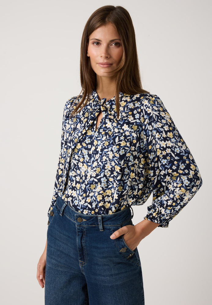 More &amp; More_Scattered Flowers Print_Pussy-Bow Blouse with Flower Print_51082053_6375_01