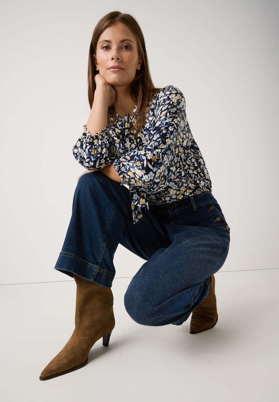 More &amp; More_Scattered Flowers Print_Pussy-Bow Blouse with Flower Print_51082053_6375_05