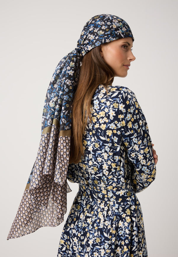 More &amp; More_Scattered Flowers Print_Print Scarf_51089010_6375_01