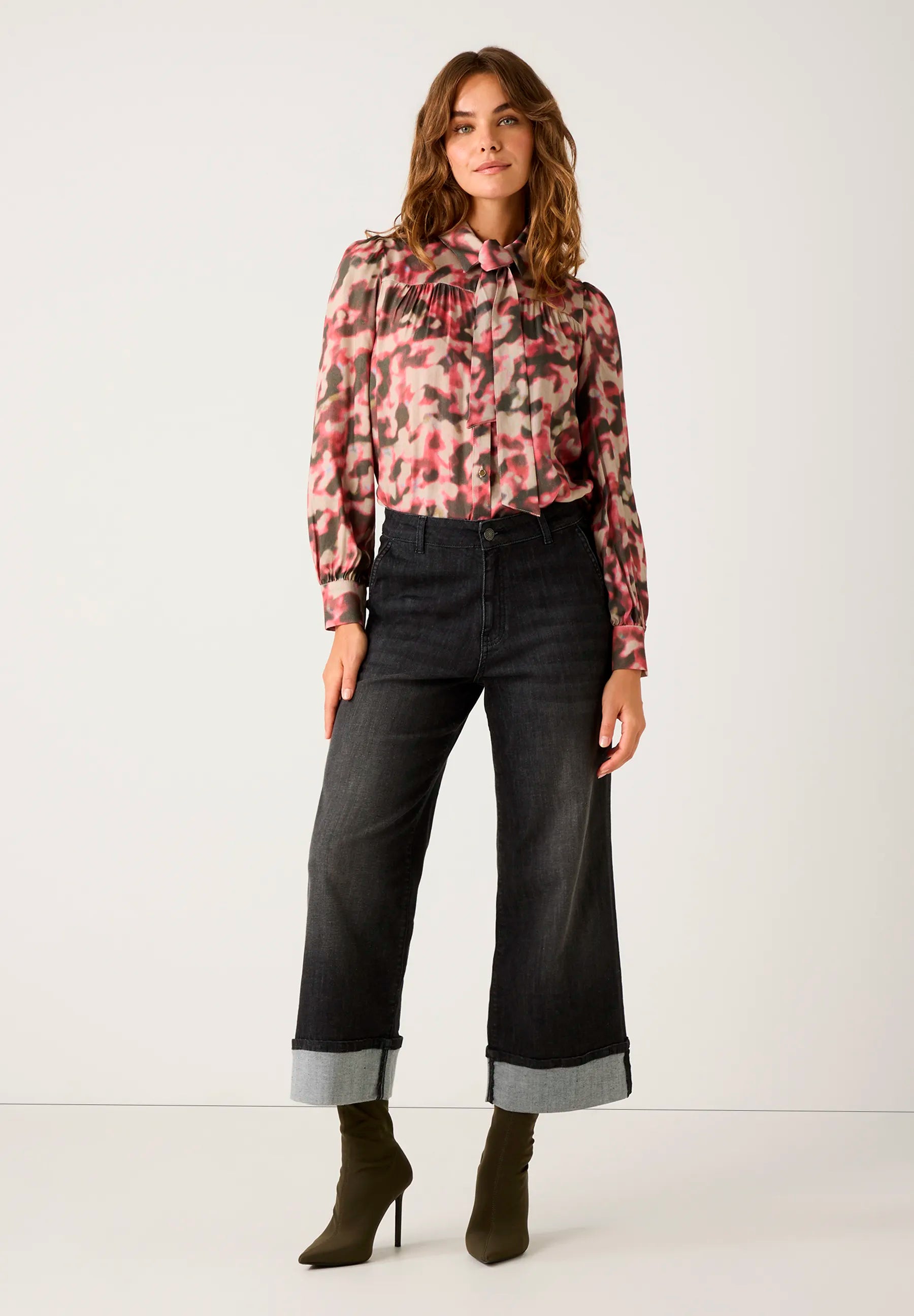 More &amp; More_Watercolour Flowers Print_Pussy-Bow Blouse with Watercolor Print_51092001_4824_02
