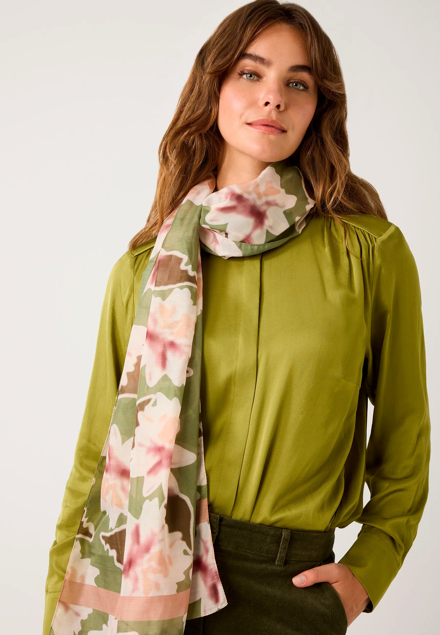 More &amp; More_Soft Flower Print_Scarf with Flower Print_51099000_4660_01