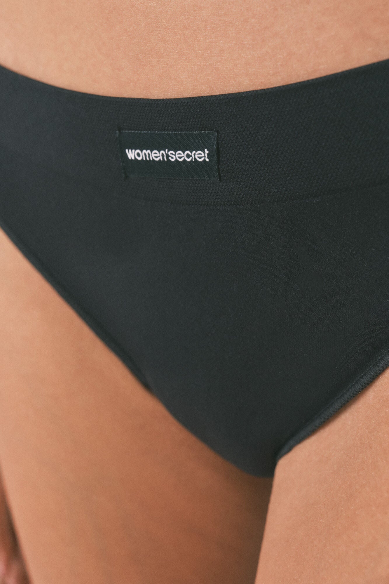 Women Secret_Black_Classic Seamless Black Panty_5122023_01_03