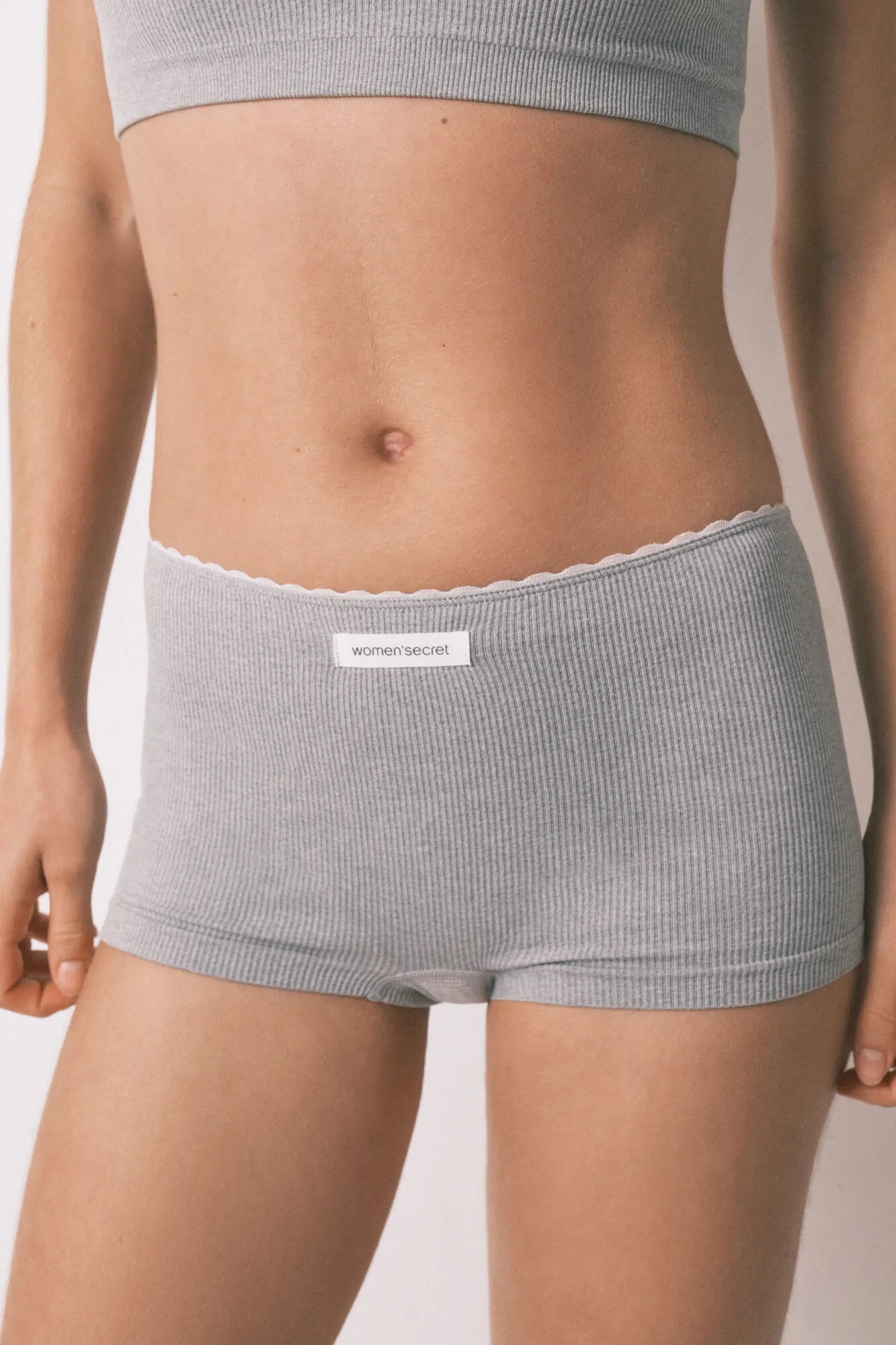 Women Secret_Medium Grey_Grey Seamless Ribbed Boxer Panty_5123002_46_04