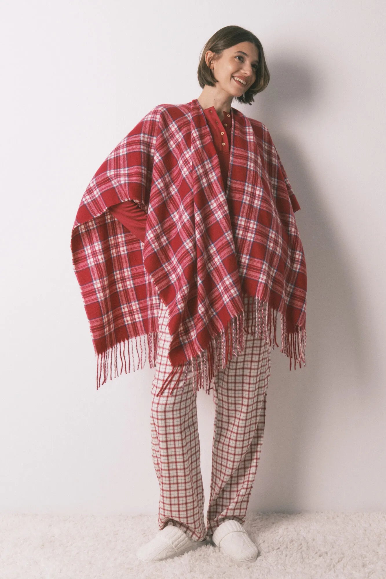 Women Secret_Multicoloured_Cashmere Wool Effect Checkered Poncho_5152866_98_01