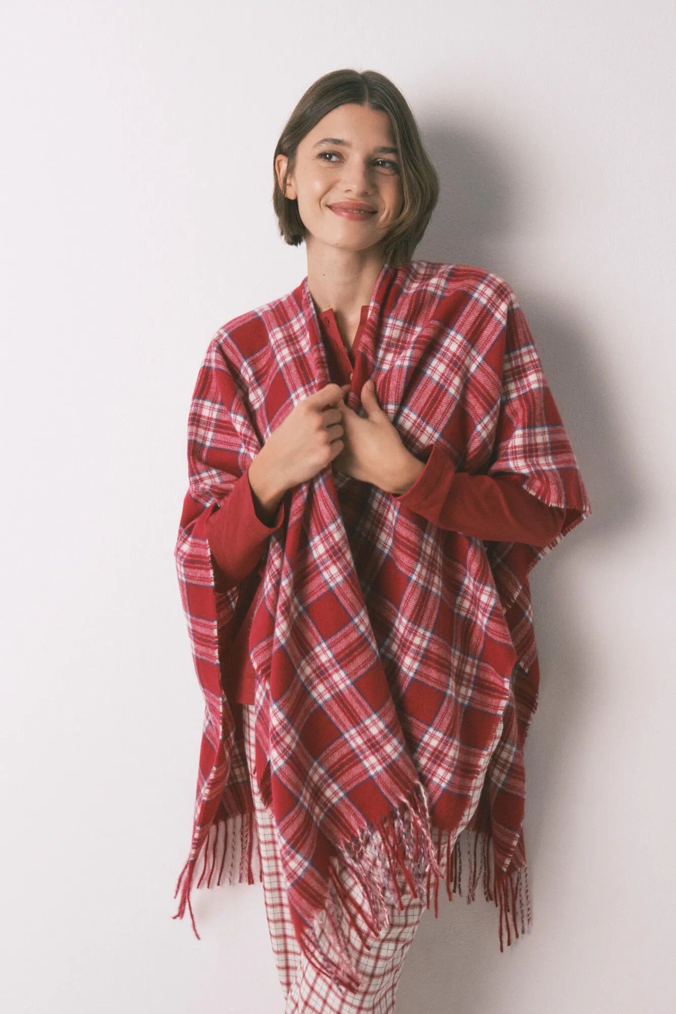 Women Secret_Multicoloured_Cashmere Wool Effect Checkered Poncho_5152866_98_04