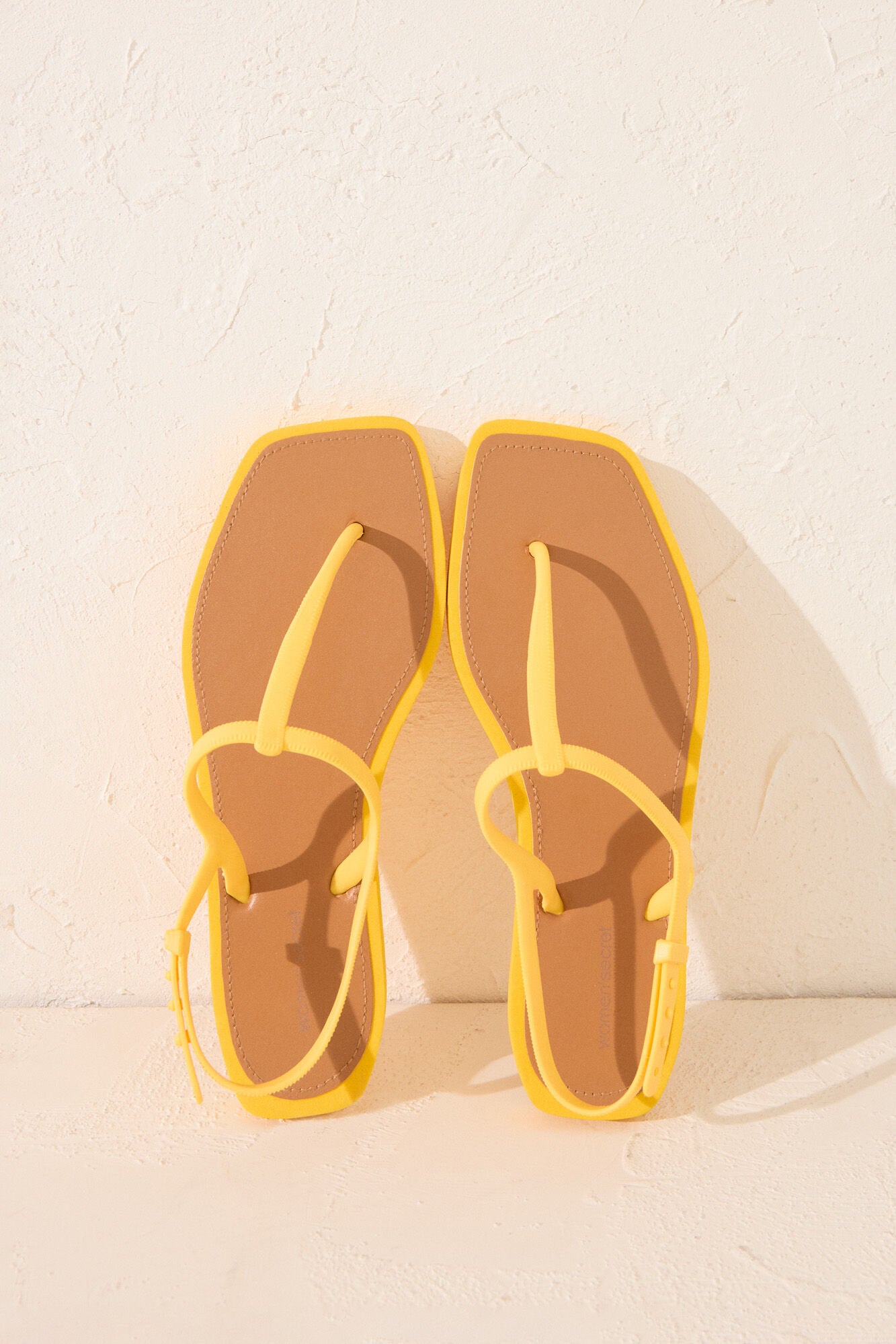 Women Secret_Square Toe Interlocking Flip Flops_5169185_04_01