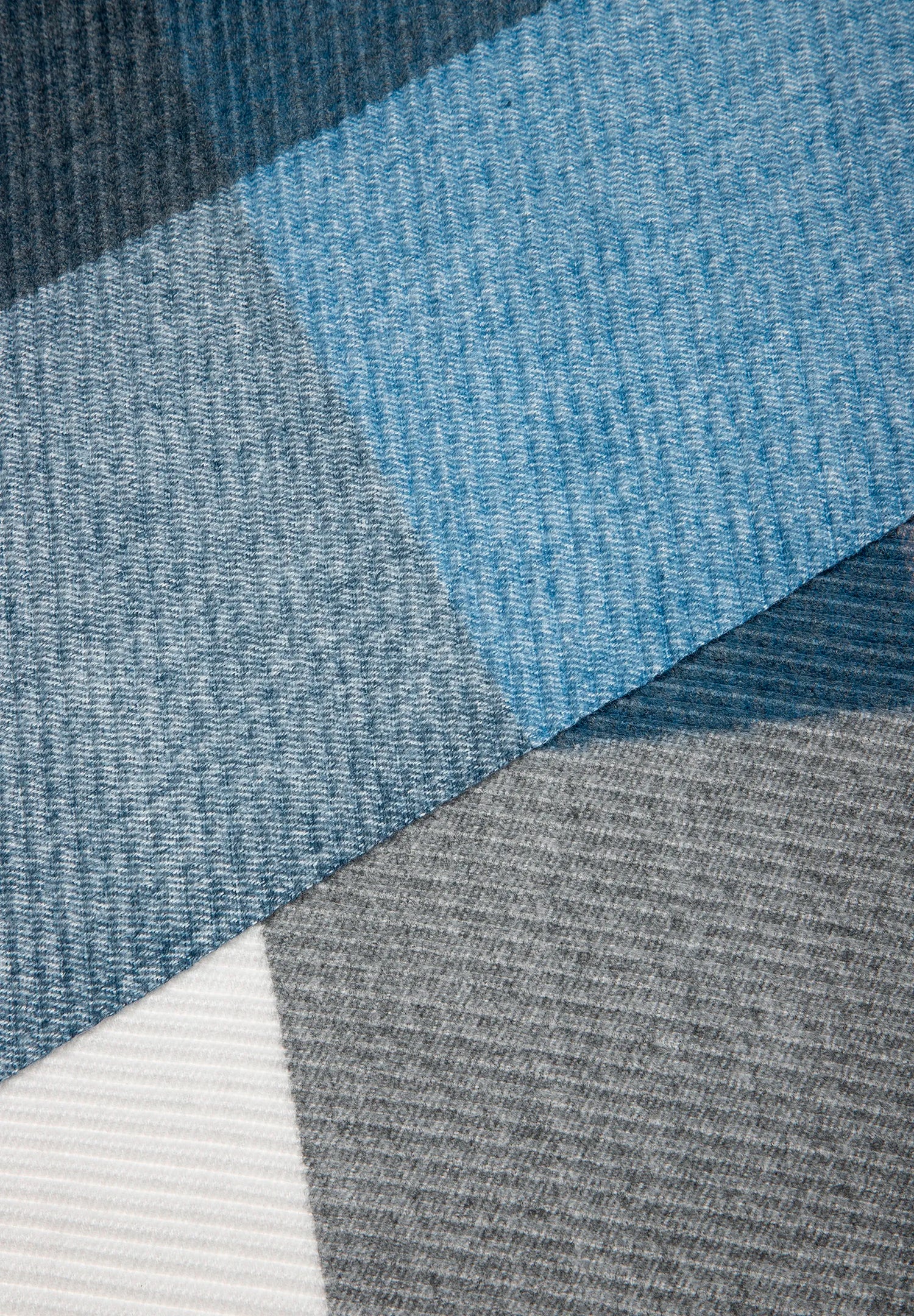 More &amp; More_Check Scarf_Checkered Pleated Scarf_51939443_4244_03