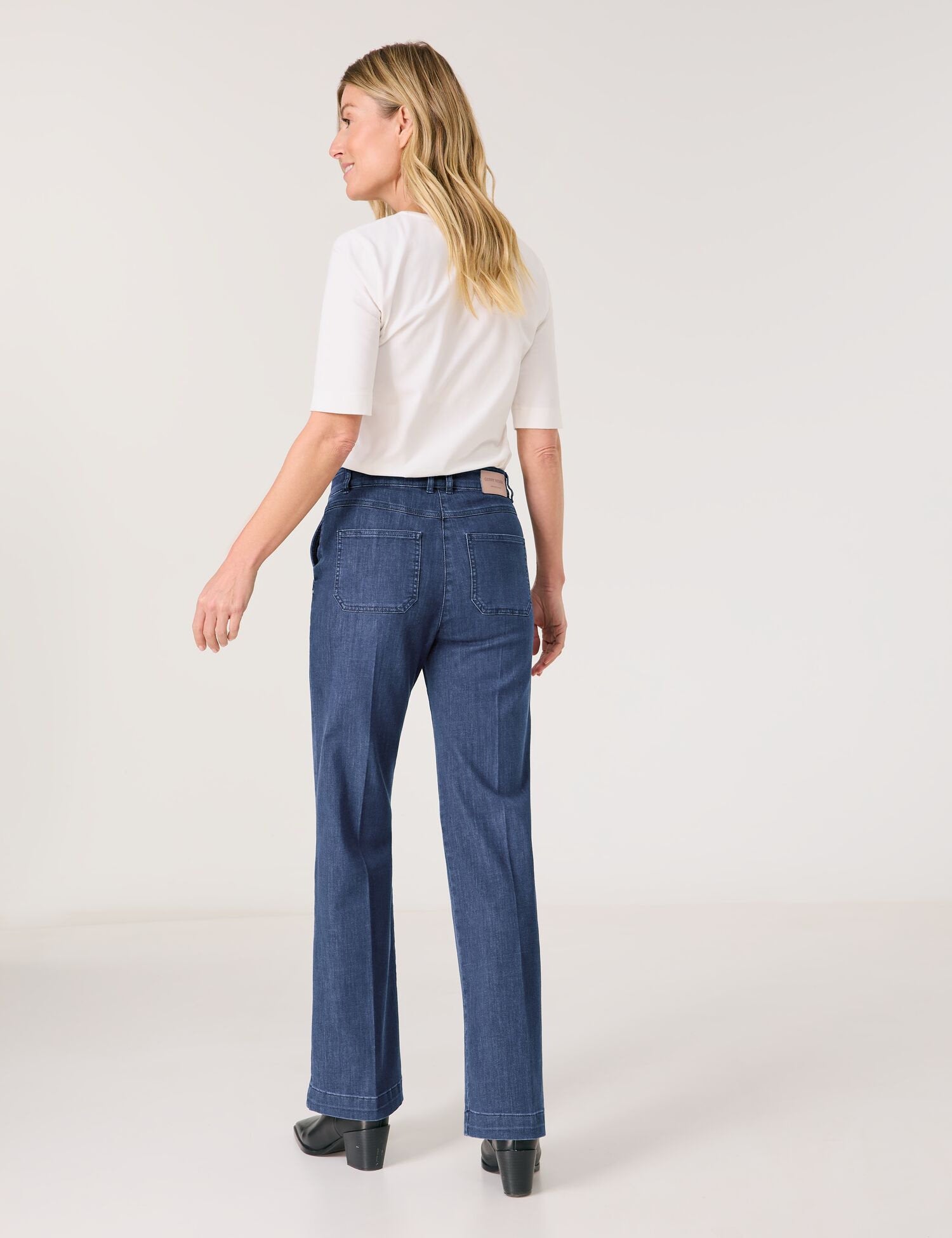 Gerry Weber_Wide-Leg Jeans with Stretch For Comfort_520007-31631_830007_06