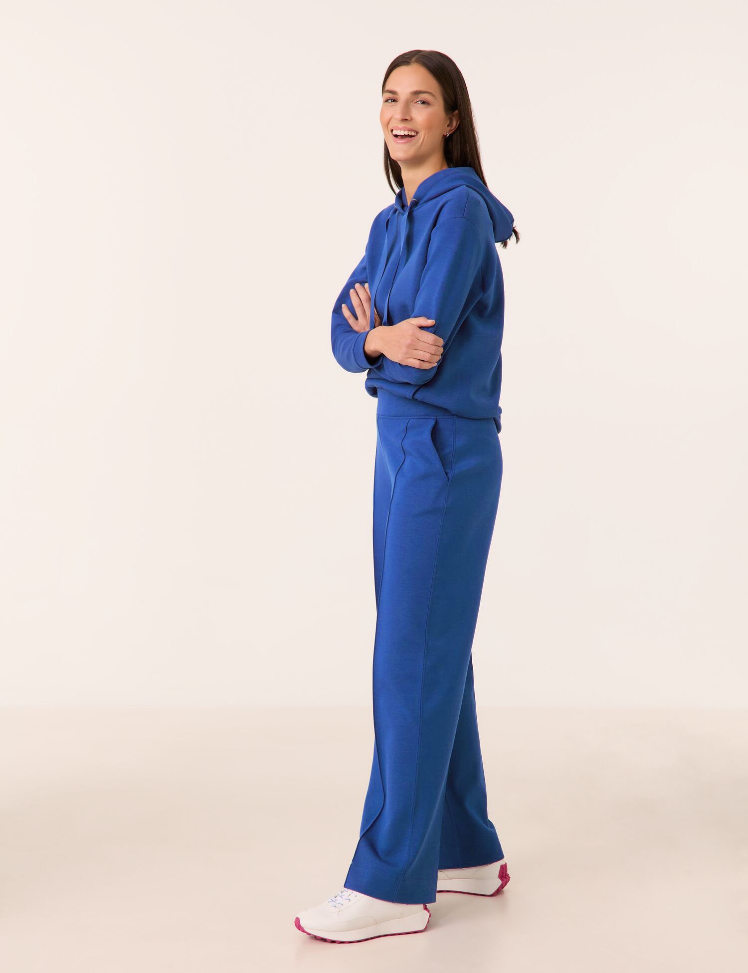 Gerry Weber_Fashionable Pull-On Trousers Made of Light Scuba_520038-35039_80947_05