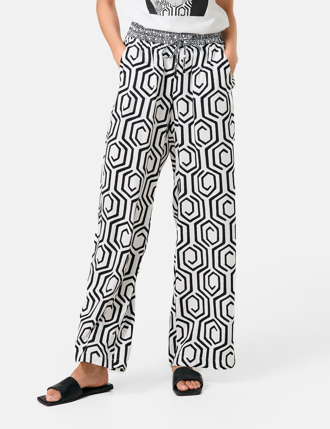 Gerry Weber_Patterned Slip-On Trousers_520048-31430_9069_02