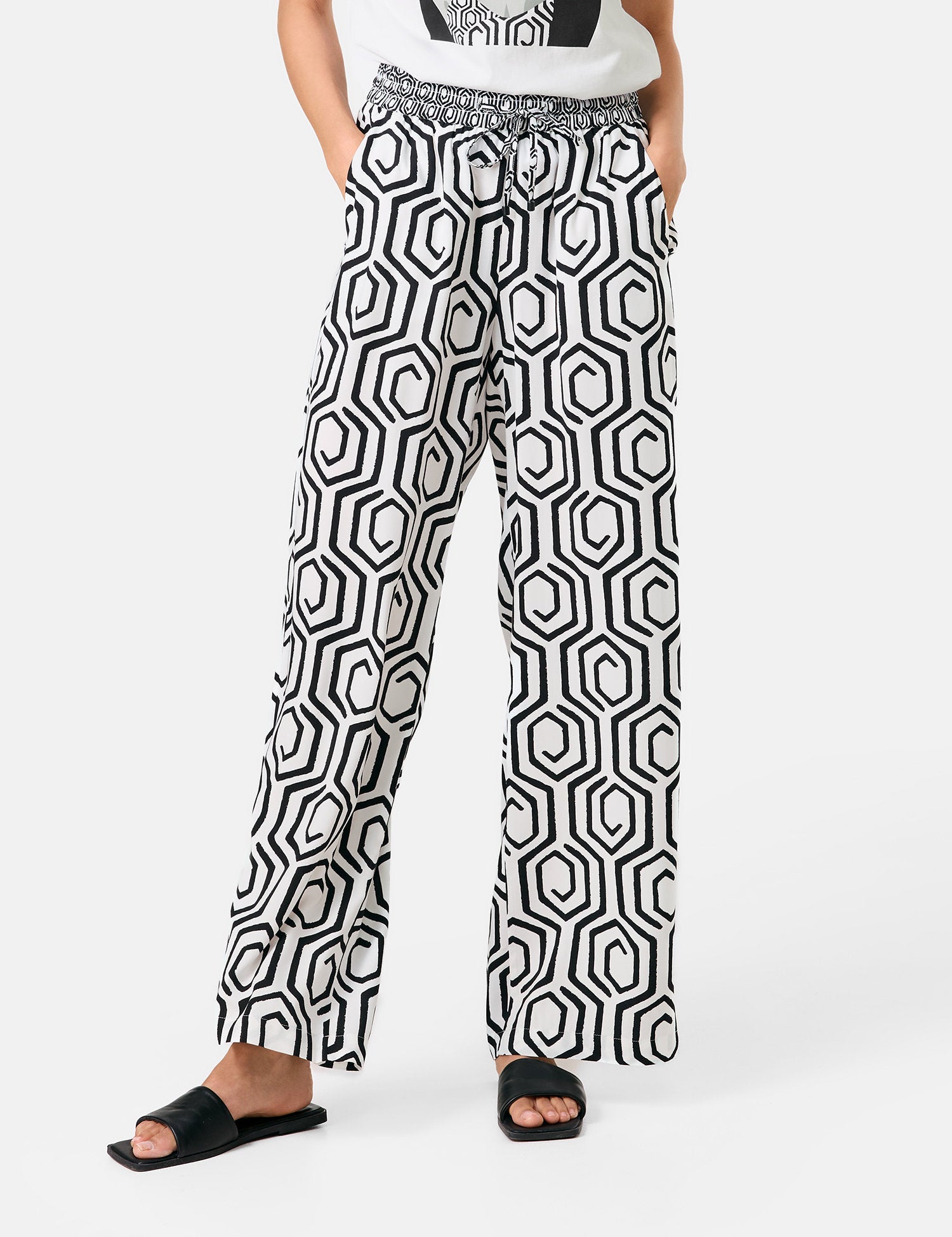 Gerry Weber_Patterned Slip-On Trousers_520048-31430_9069_02