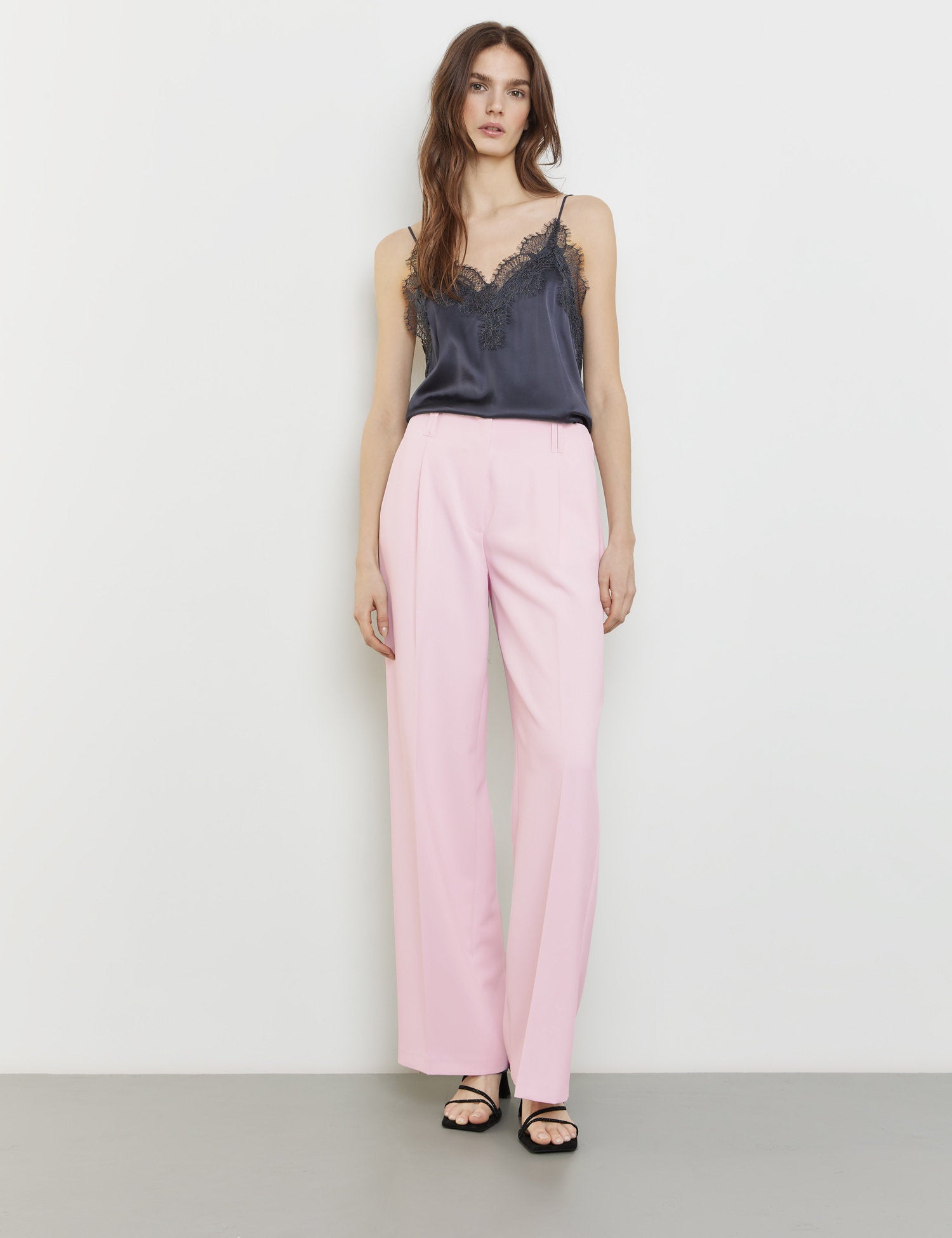 Elegant Wide Leg Trousers Made Of Stretch Fabric	 Casual Fit_520303 11054_3460_03