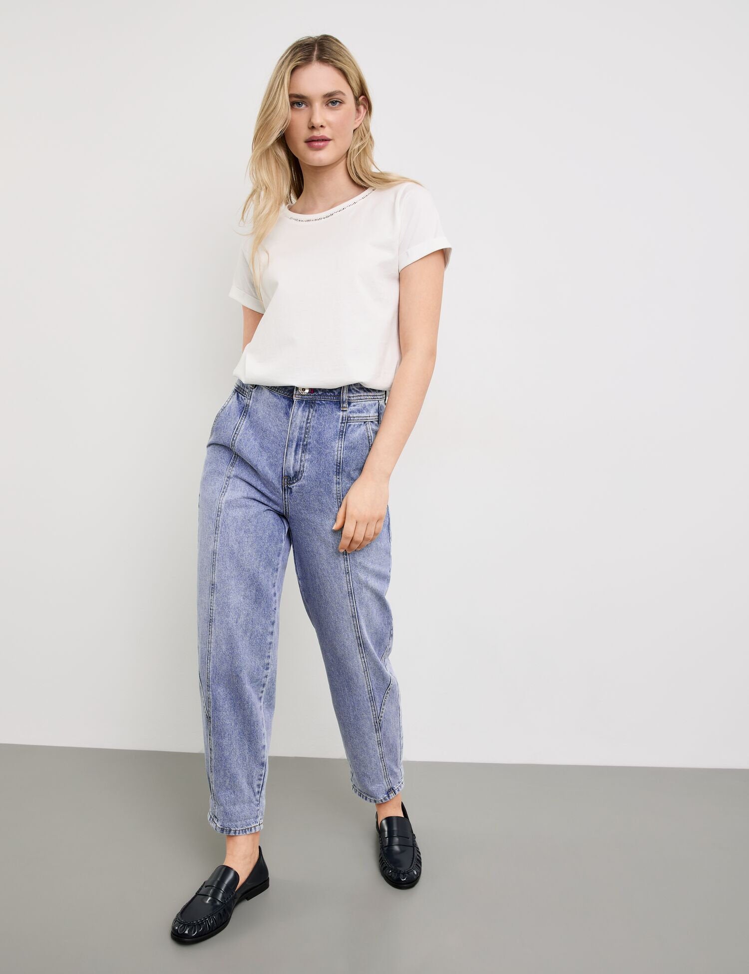 3/4-Length Jeans In A Balloon Fit_520328-11413_8969_03