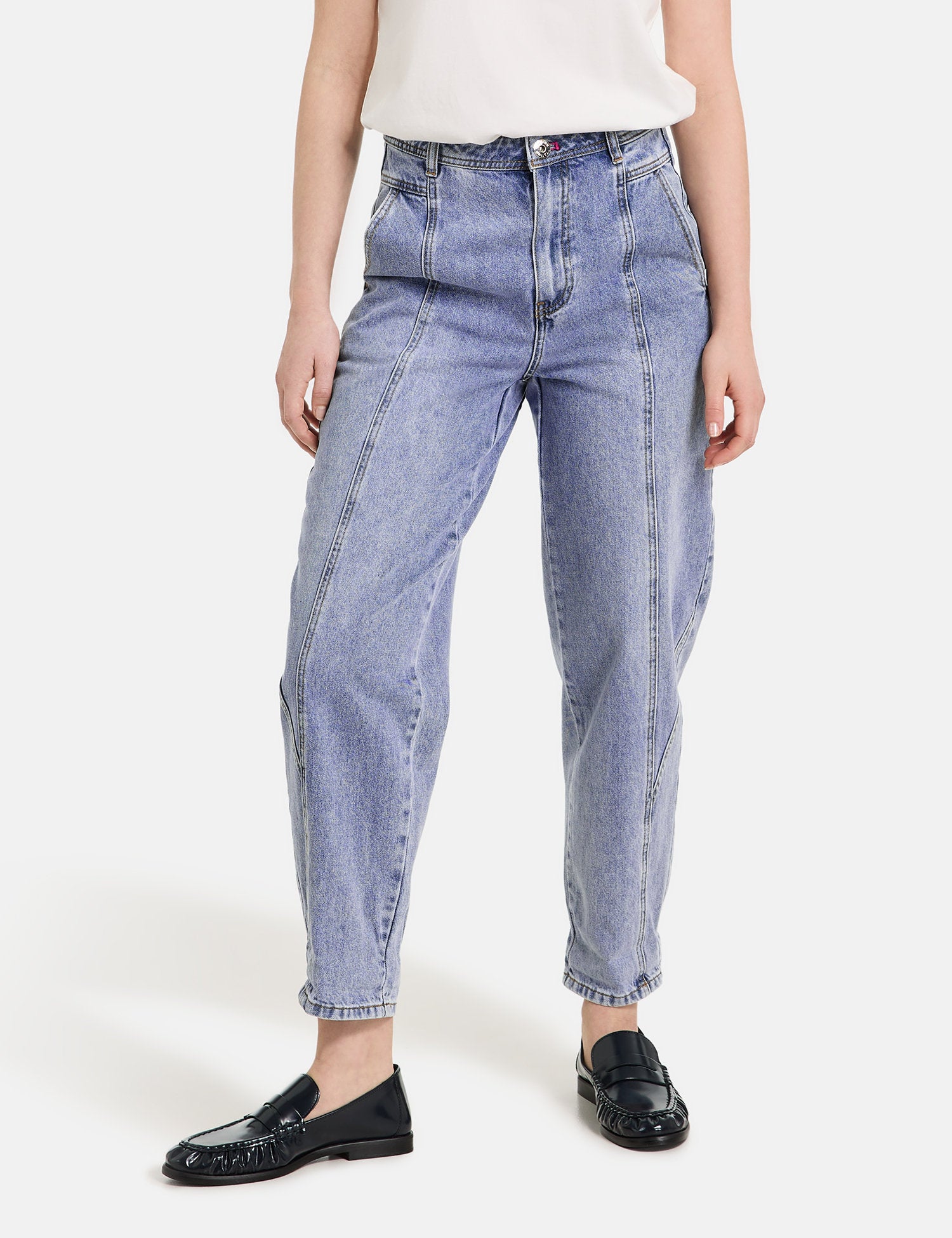 3/4-Length Jeans In A Balloon Fit_520328-11413_8969_04