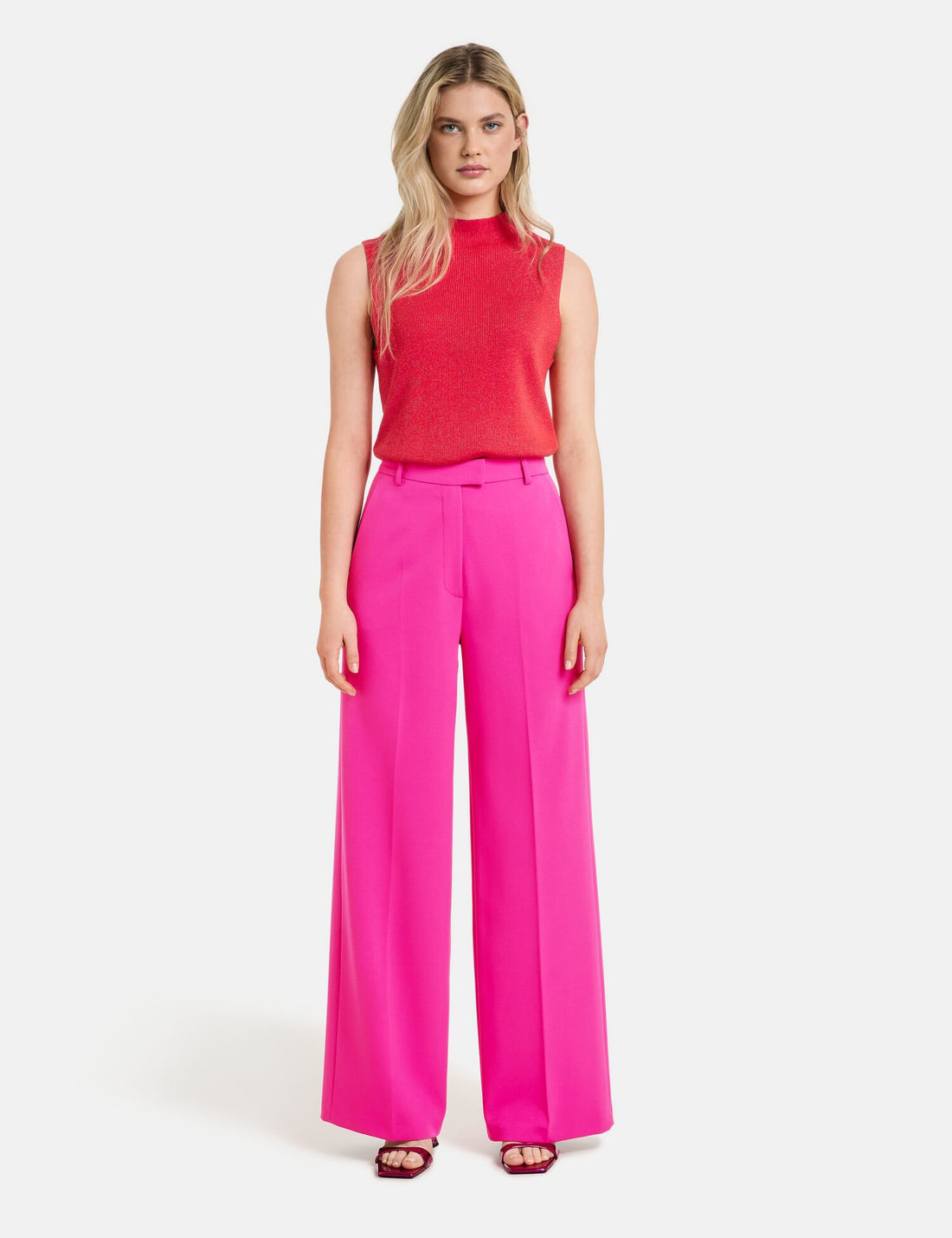 Elegant Trousers With A Wide Leg_520334-11081_3350_01