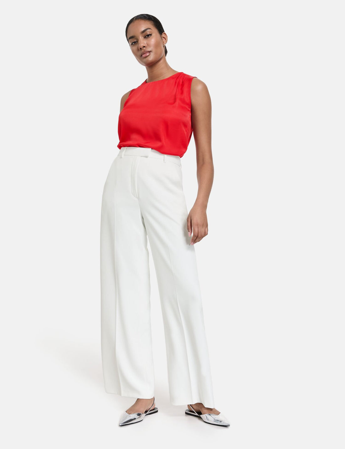 Elegant Trousers With A Wide Leg_520334-11081_9600_01