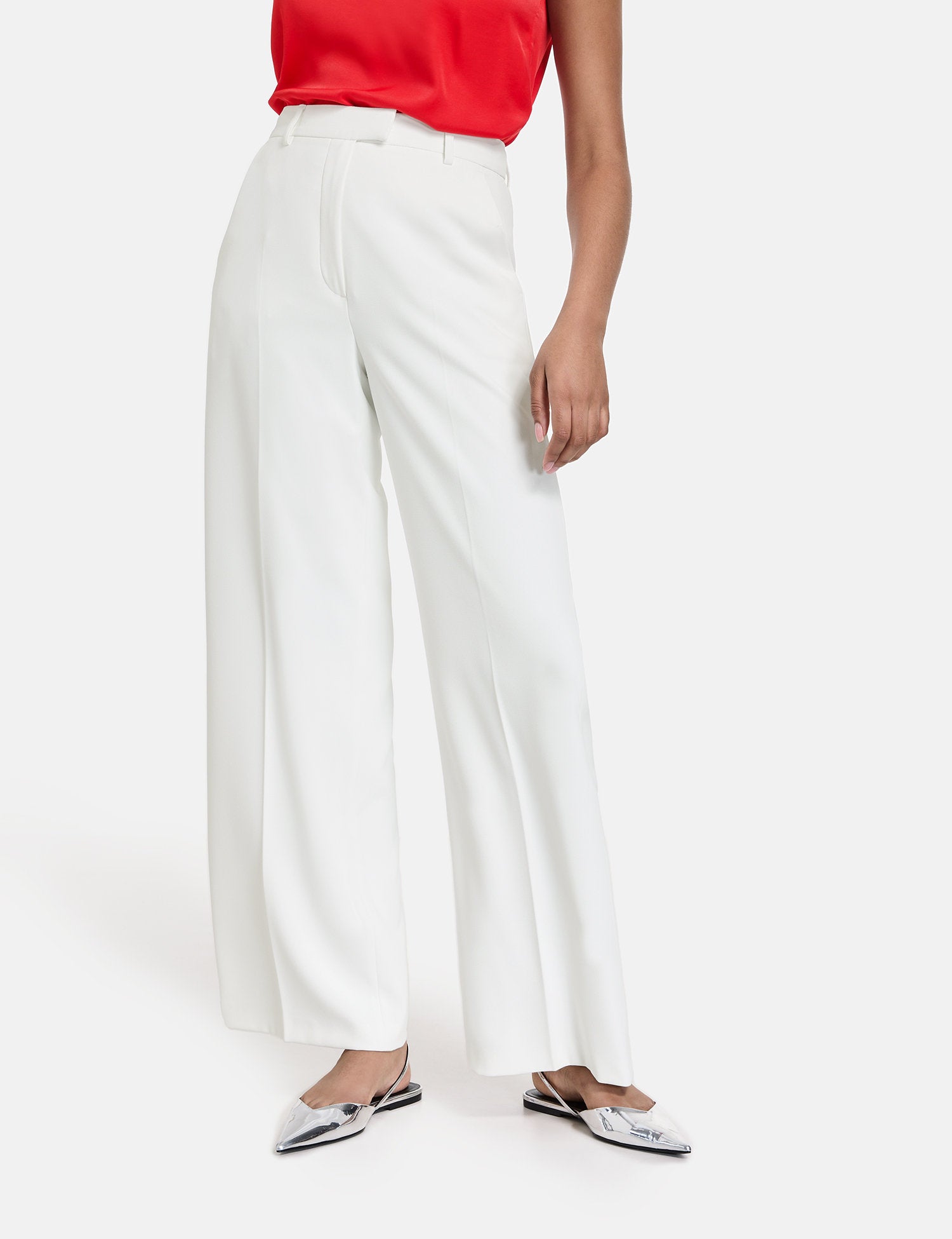 Elegant Trousers With A Wide Leg_520334-11081_9600_04