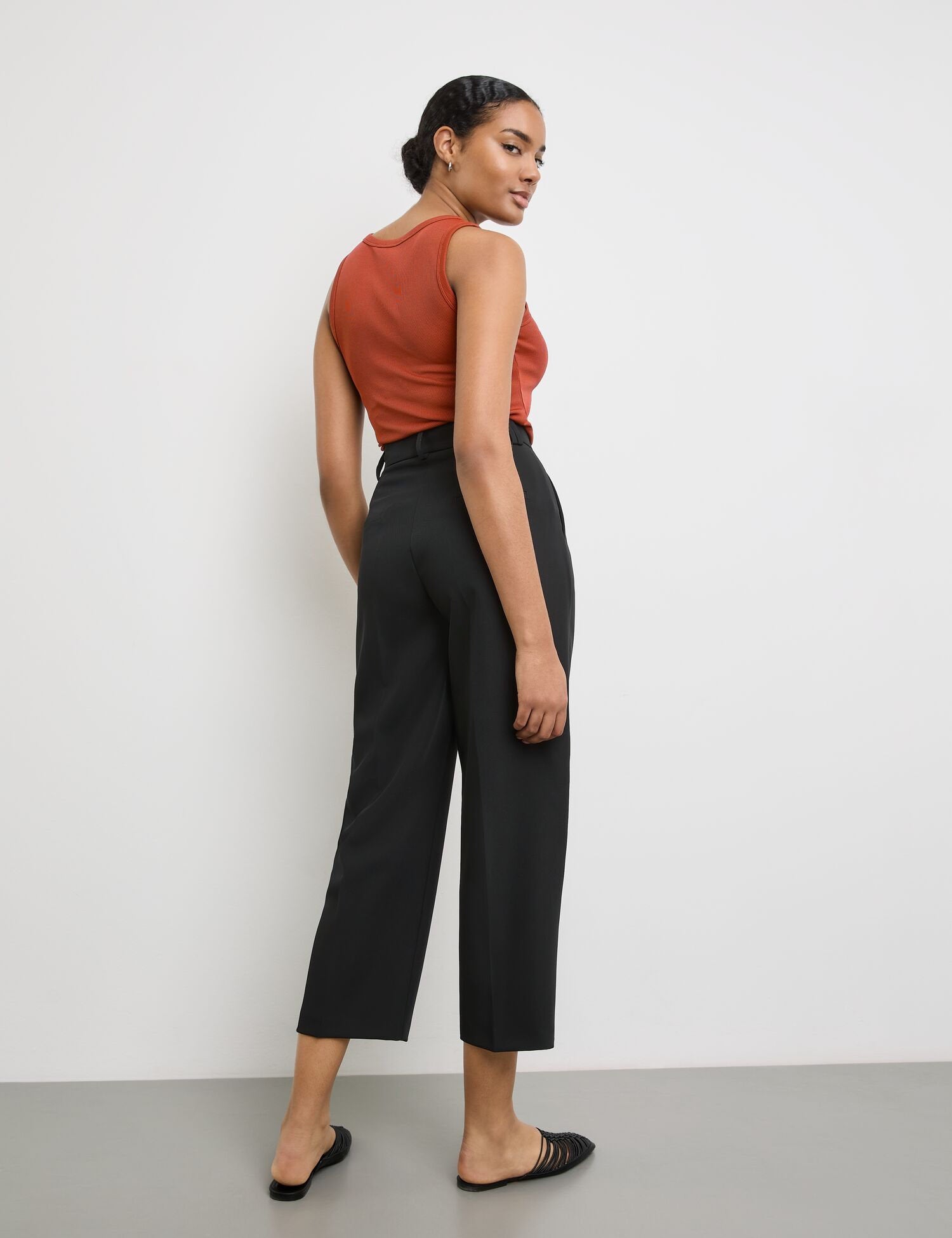 Smart 3/4-Length Trousers_520347-11087_1100_06