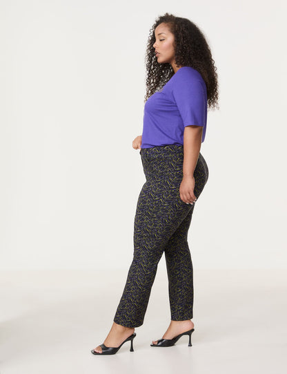 Betty Patterned 7/8-Length Trousers With A Kick Flare_520503-21103_1102_05