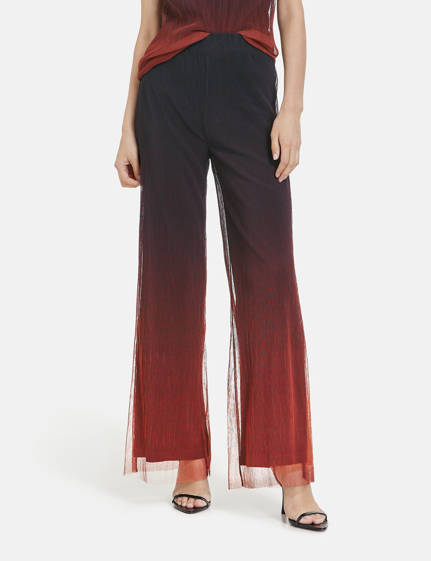Pleated Trousers With Colour Graduation_521302-16237_1102_04