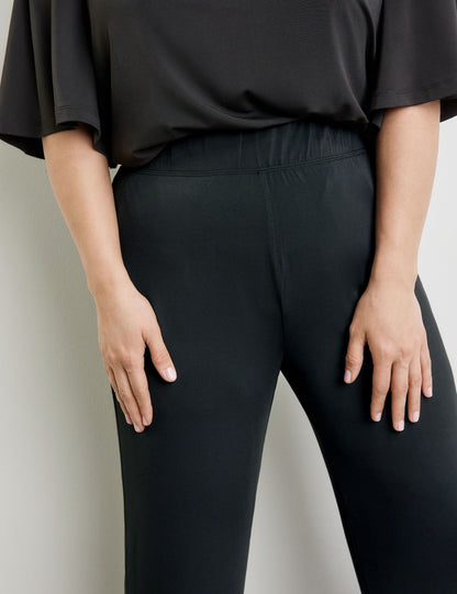 Wide Trousers Made Of Fine Slinky Jersey_521504-26448_1100_04