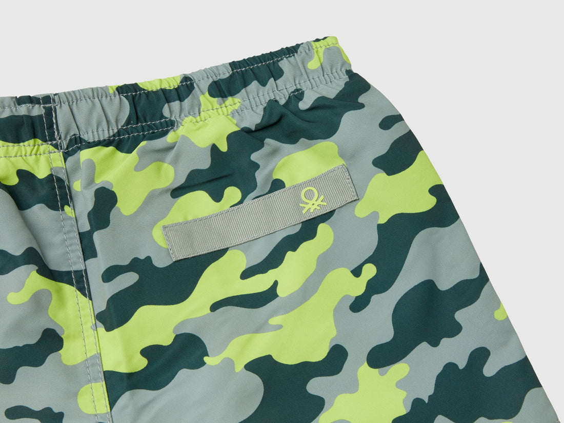 Swim Trunks With Camouflage Print_52Zb0X00K_79Z_02