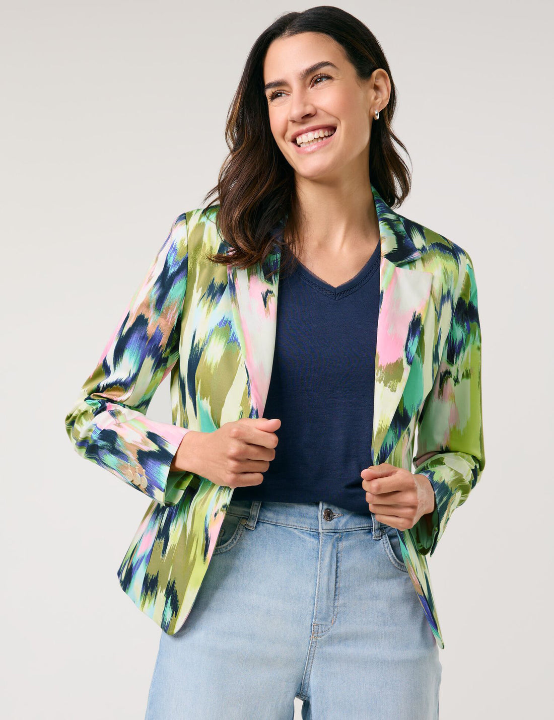 Gerry Weber_Fashionable Blazer with an All-Over Pattern_530027-31515_9036_01